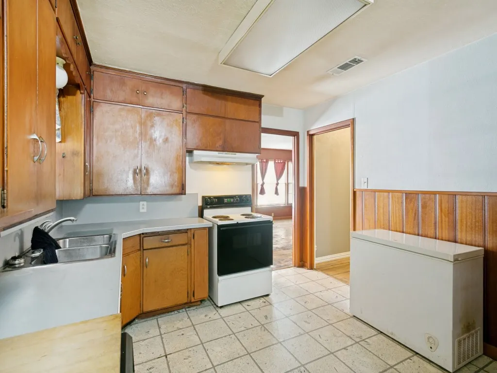 The open floor plan of this kitchen gives you space for a dinette table, apiece of furniture to display dishes or a small freezer like the one in this photo.