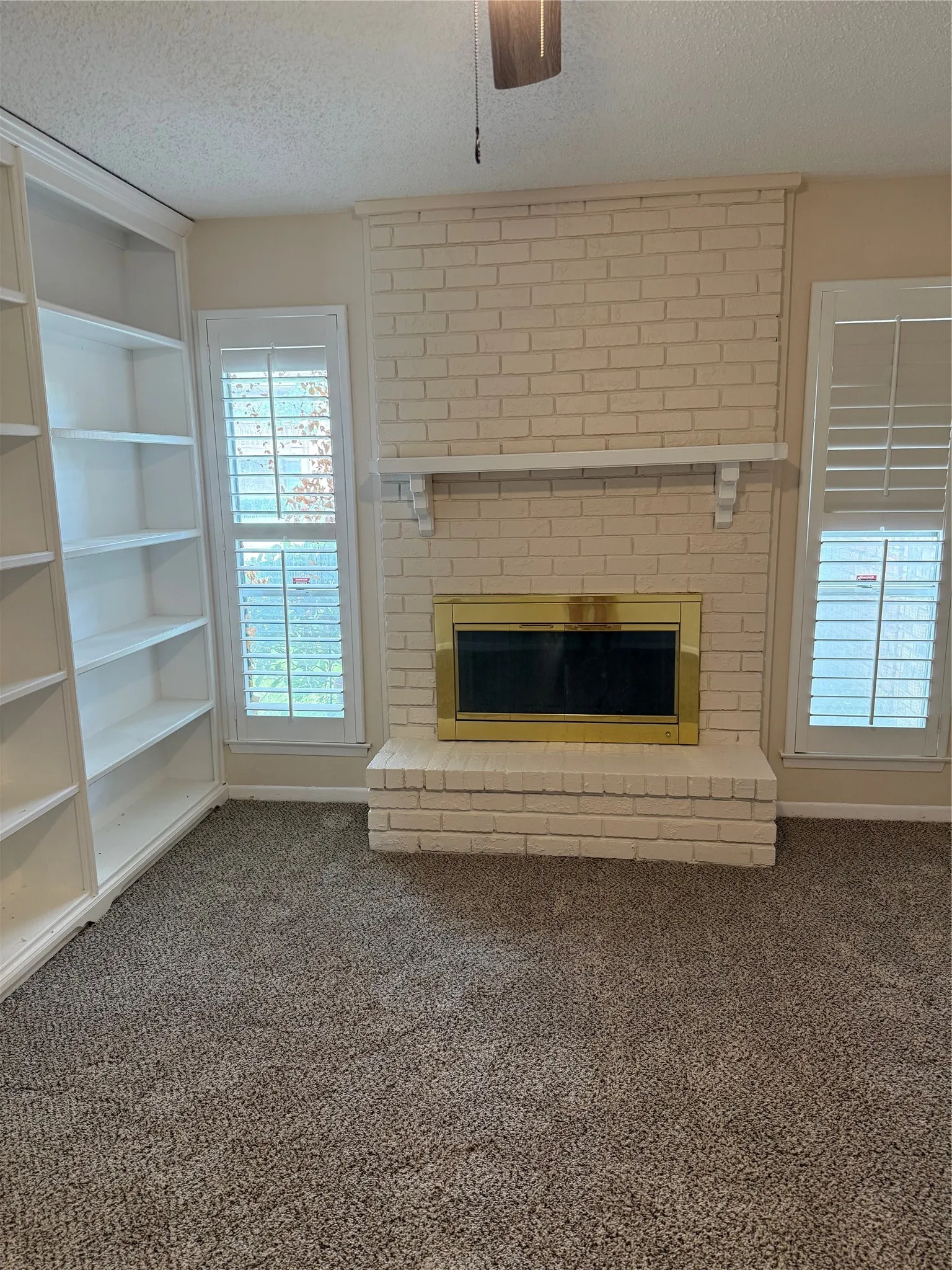 Townhouse For Sale in Tarrant County , 2010 Westkendal Lane, Arlington, Texas 76015, 3 Bedroom, 3 Bathroom, 2 Garage spaces, 1,568 Sqft, built in 1973, mls#21313024, Real Estate Agent in Arlington, Homes For Sale in Tarrant county, Homes For Sale in Arlington, Realtor in Arlington Texas, Real Estate Brokerage Independent Realty Texas, Luminita Cordes Realtor