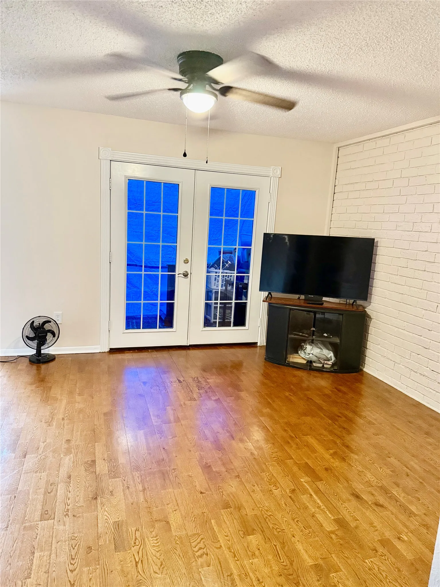Townhouse For Sale in Tarrant County , 2010 Westkendal Lane, Arlington, Texas 76015, 3 Bedroom, 3 Bathroom, 2 Garage spaces, 1,568 Sqft, built in 1973, mls#21313024, Real Estate Agent in Arlington, Homes For Sale in Tarrant county, Homes For Sale in Arlington, Realtor in Arlington Texas, Real Estate Brokerage Independent Realty Texas, Luminita Cordes Realtor