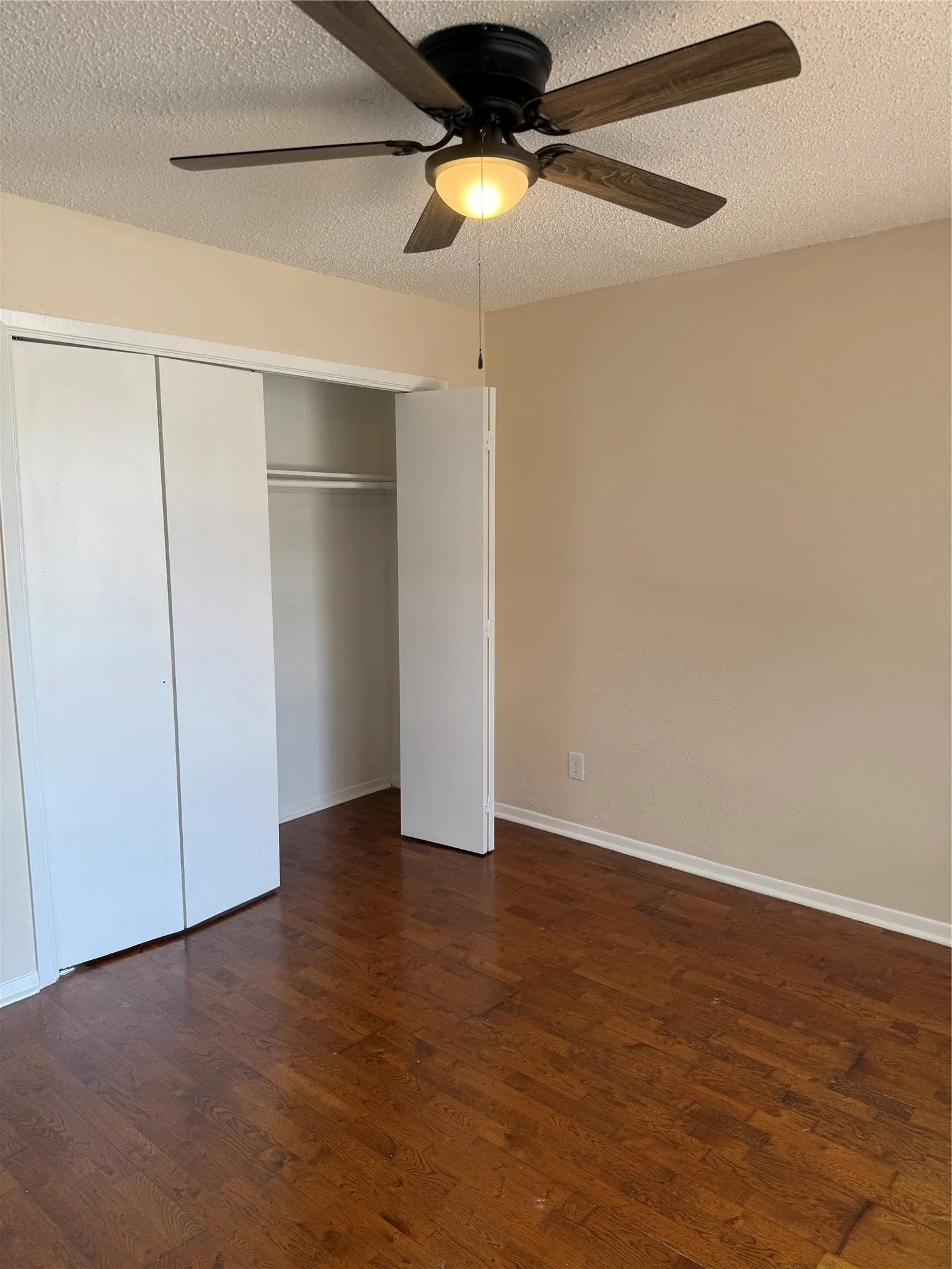 Townhouse For Sale in Tarrant County , 2010 Westkendal Lane, Arlington, Texas 76015, 3 Bedroom, 3 Bathroom, 2 Garage spaces, 1,568 Sqft, built in 1973, mls#21313024, Real Estate Agent in Arlington, Homes For Sale in Tarrant county, Homes For Sale in Arlington, Realtor in Arlington Texas, Real Estate Brokerage Independent Realty Texas, Luminita Cordes Realtor