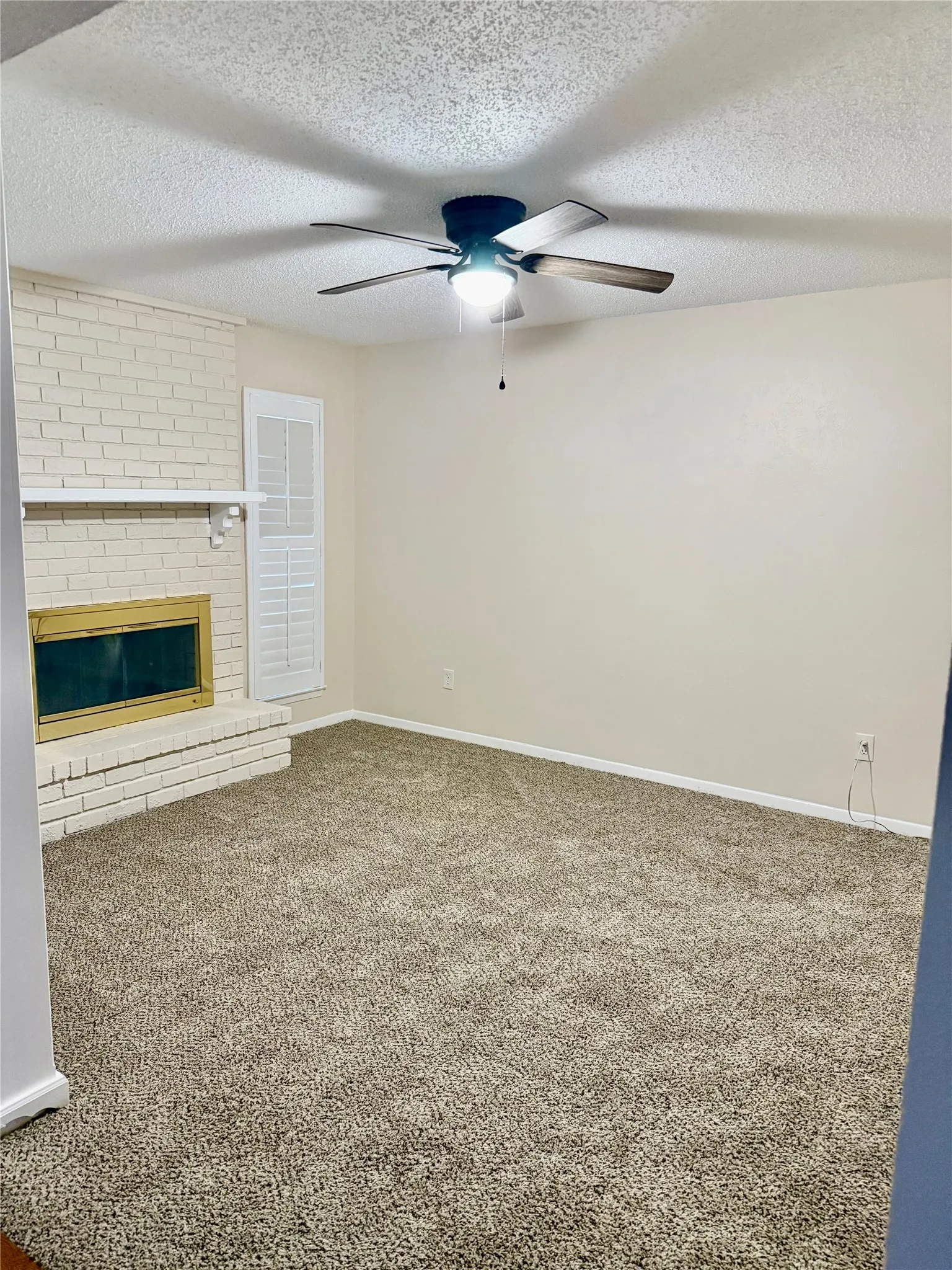 Townhouse For Sale in Tarrant County , 2010 Westkendal Lane, Arlington, Texas 76015, 3 Bedroom, 3 Bathroom, 2 Garage spaces, 1,568 Sqft, built in 1973, mls#21313024, Real Estate Agent in Arlington, Homes For Sale in Tarrant county, Homes For Sale in Arlington, Realtor in Arlington Texas, Real Estate Brokerage Independent Realty Texas, Luminita Cordes Realtor