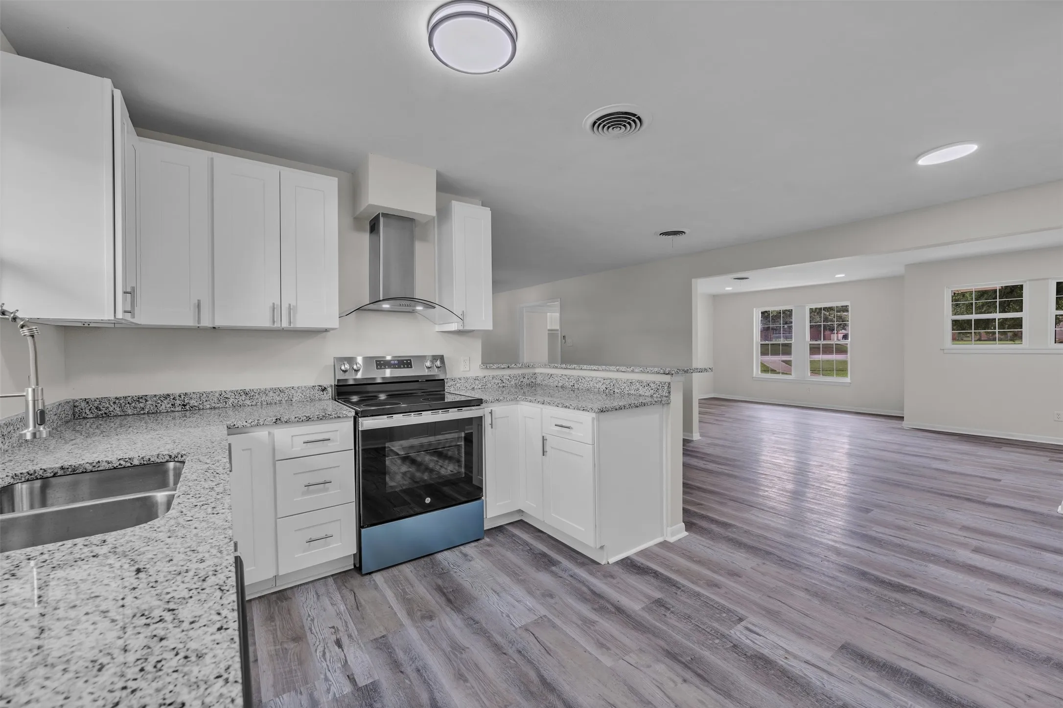 Single Family Residence For Sale in Palo Pinto County , 508 SE 25th Avenue, Mineral Wells, Texas 76067, 3 Bedroom, 2 Bathroom, 2 Garage spaces, 1,660 Sqft, built in 1961, mls#21313434, Real Estate Agent in Mineral Wells, Homes For Sale in Palo Pinto county, Homes For Sale in Mineral Wells, Realtor in Mineral Wells Texas, Real Estate Brokerage Independent Realty Texas, Luminita Cordes Realtor