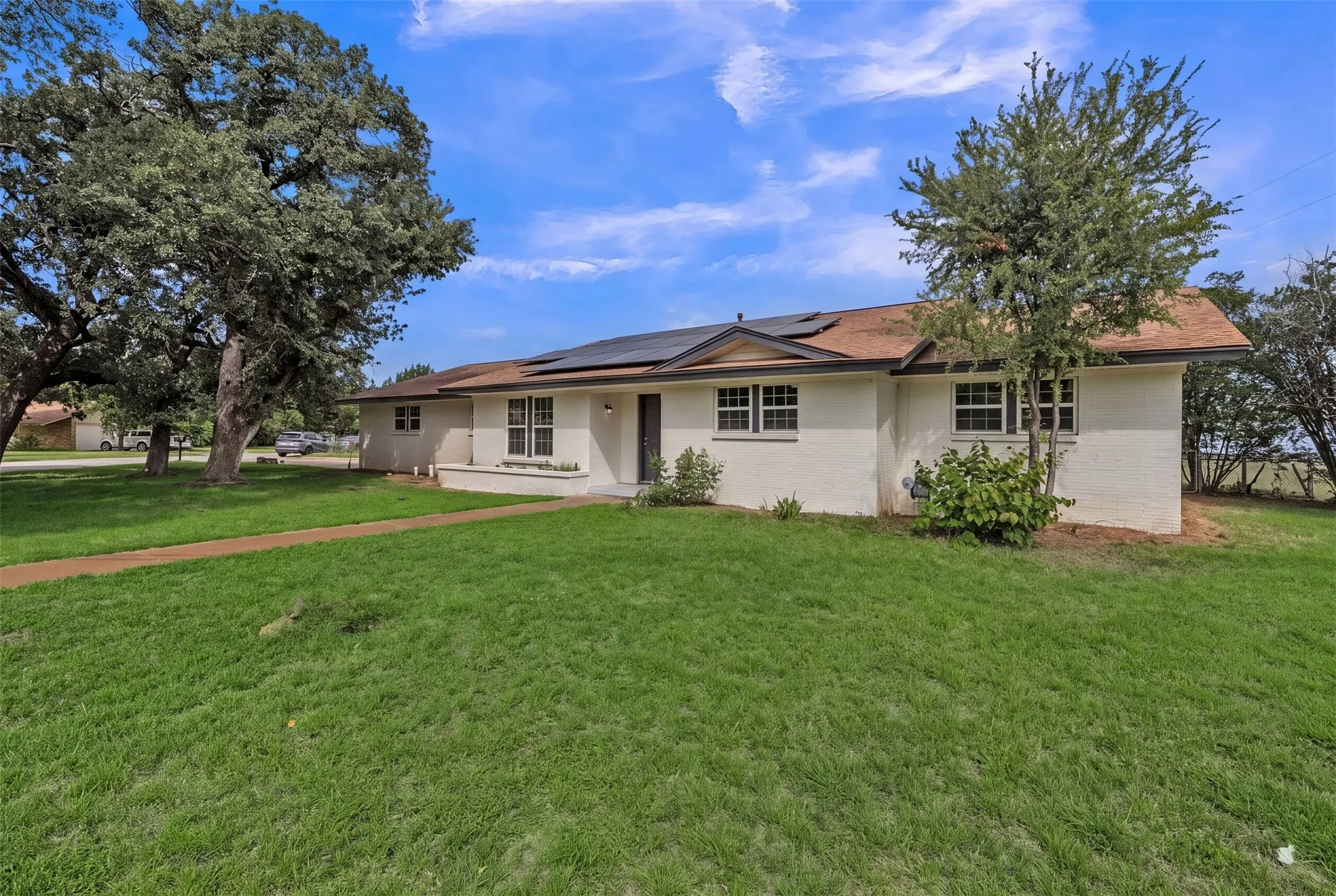 Single Family Residence For Sale in Palo Pinto County , 508 SE 25th Avenue, Mineral Wells, Texas 76067, 3 Bedroom, 2 Bathroom, 2 Garage spaces, 1,660 Sqft, built in 1961, mls#21313434, Real Estate Agent in Mineral Wells, Homes For Sale in Palo Pinto county, Homes For Sale in Mineral Wells, Realtor in Mineral Wells Texas, Real Estate Brokerage Independent Realty Texas, Luminita Cordes Realtor