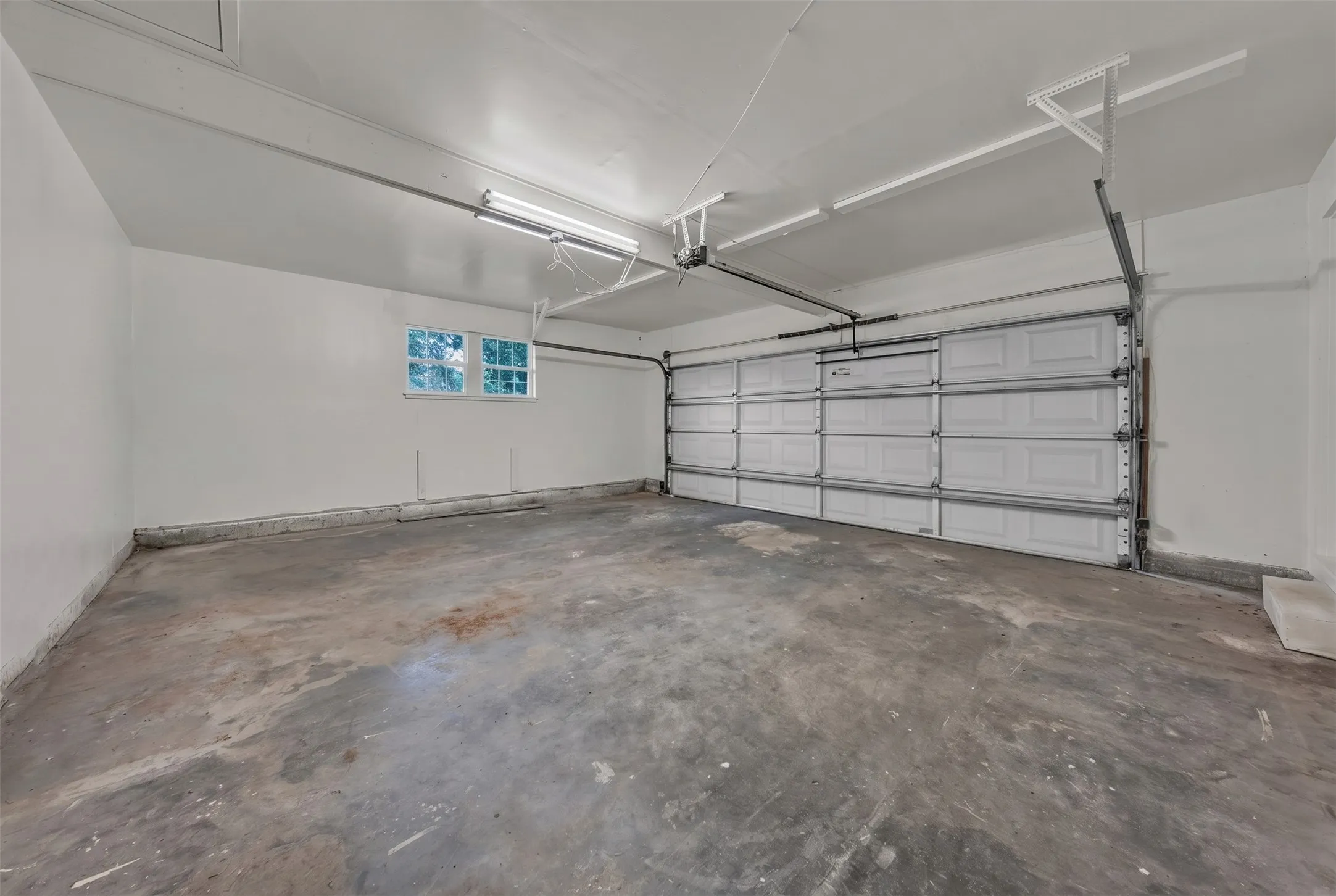 Single Family Residence For Sale in Palo Pinto County , 508 SE 25th Avenue, Mineral Wells, Texas 76067, 3 Bedroom, 2 Bathroom, 2 Garage spaces, 1,660 Sqft, built in 1961, mls#21313434, Real Estate Agent in Mineral Wells, Homes For Sale in Palo Pinto county, Homes For Sale in Mineral Wells, Realtor in Mineral Wells Texas, Real Estate Brokerage Independent Realty Texas, Luminita Cordes Realtor