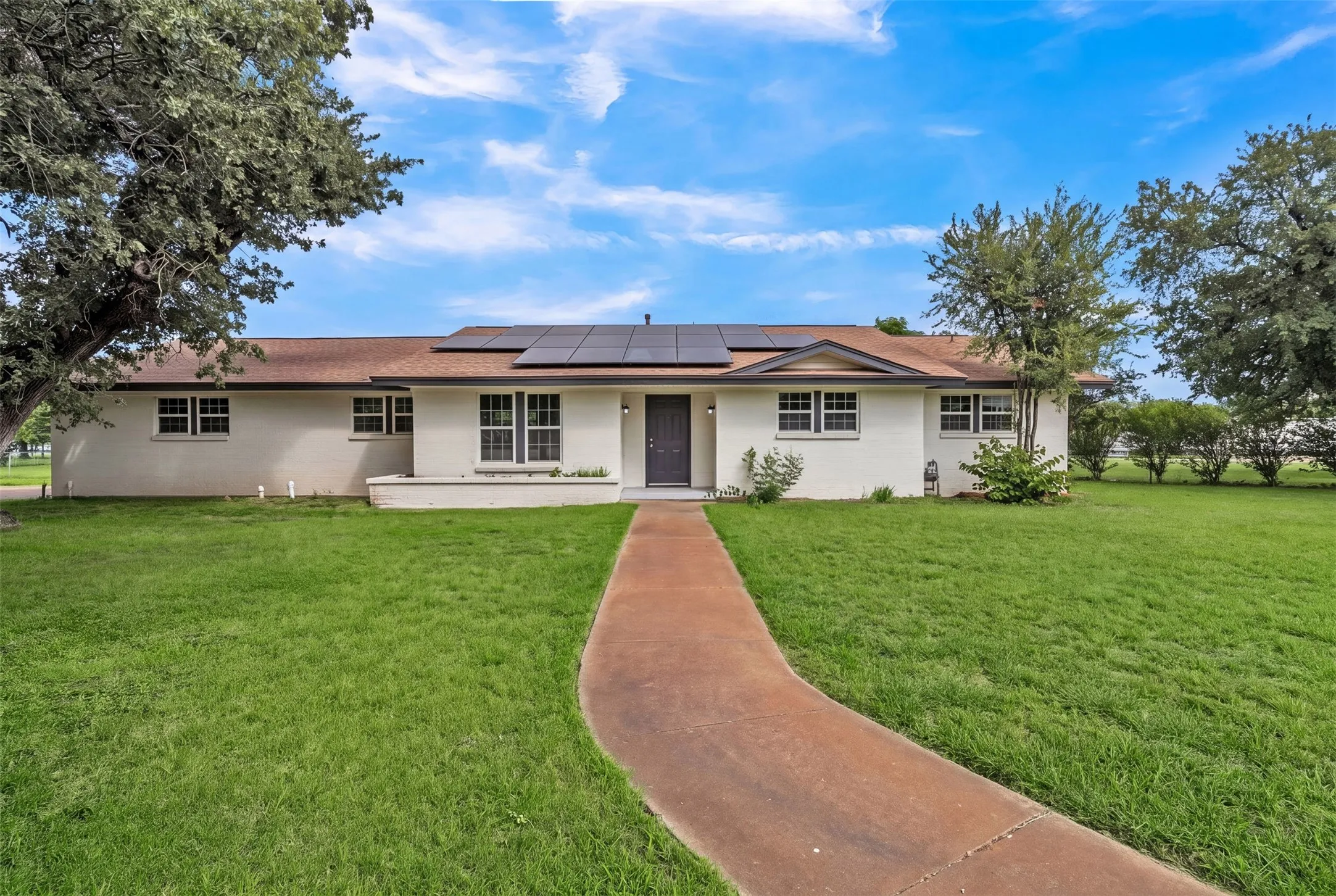Single Family Residence For Sale in Palo Pinto County , 508 SE 25th Avenue, Mineral Wells, Texas 76067, 3 Bedroom, 2 Bathroom, 2 Garage spaces, 1,660 Sqft, built in 1961, mls#21313434, Real Estate Agent in Mineral Wells, Homes For Sale in Palo Pinto county, Homes For Sale in Mineral Wells, Realtor in Mineral Wells Texas, Real Estate Brokerage Independent Realty Texas, Luminita Cordes Realtor