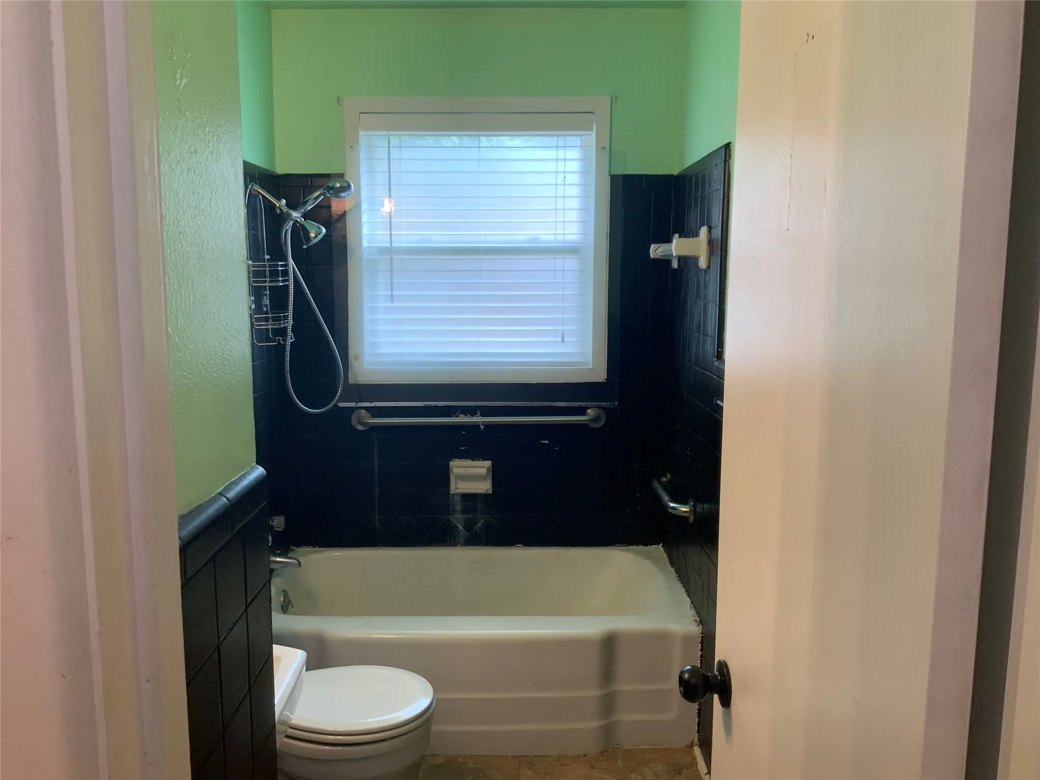 Single Family Residence For Sale in Ellis County , 1421 N 9th Street, Midlothian, Texas 76065, 3 Bedroom, 2 Bathroom, 2 Garage spaces, 1,177 Sqft, built in 1960, mls#21313557, Real Estate Agent in Midlothian, Homes For Sale in Ellis county, Homes For Sale in Midlothian, Realtor in Midlothian Texas, Real Estate Brokerage Independent Realty Texas, Luminita Cordes Realtor