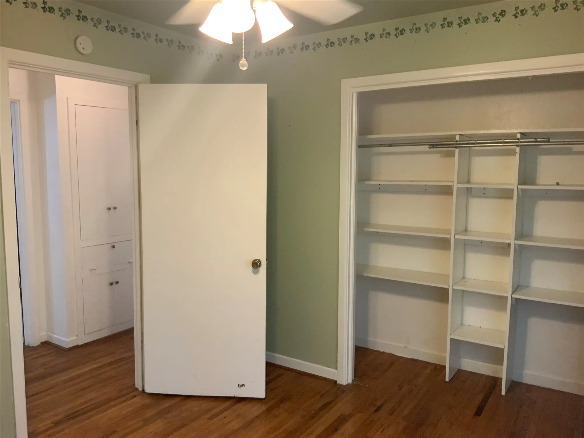 Single Family Residence For Sale in Ellis County , 1421 N 9th Street, Midlothian, Texas 76065, 3 Bedroom, 2 Bathroom, 2 Garage spaces, 1,177 Sqft, built in 1960, mls#21313557, Real Estate Agent in Midlothian, Homes For Sale in Ellis county, Homes For Sale in Midlothian, Realtor in Midlothian Texas, Real Estate Brokerage Independent Realty Texas, Luminita Cordes Realtor