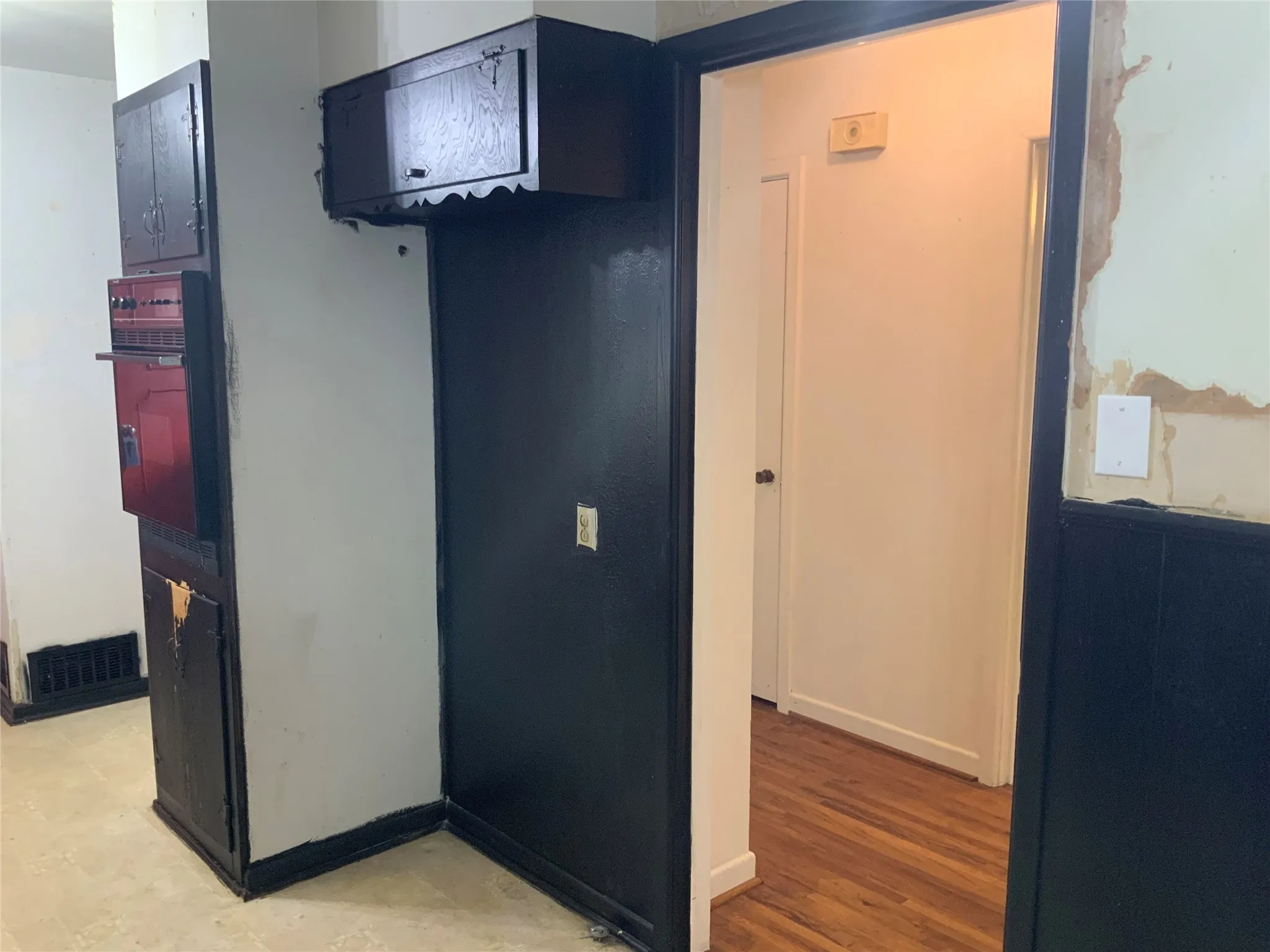 Single Family Residence For Sale in Ellis County , 1421 N 9th Street, Midlothian, Texas 76065, 3 Bedroom, 2 Bathroom, 2 Garage spaces, 1,177 Sqft, built in 1960, mls#21313557, Real Estate Agent in Midlothian, Homes For Sale in Ellis county, Homes For Sale in Midlothian, Realtor in Midlothian Texas, Real Estate Brokerage Independent Realty Texas, Luminita Cordes Realtor