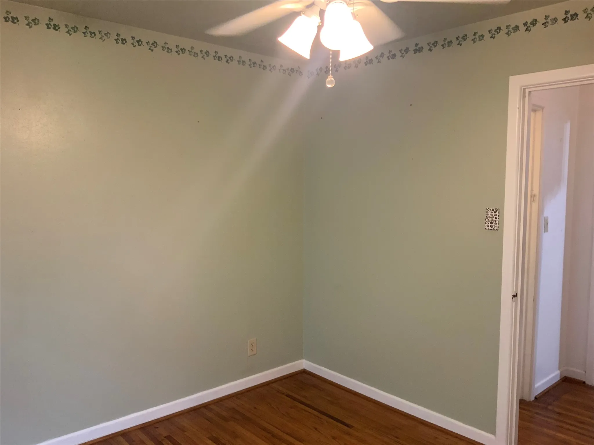 Single Family Residence For Sale in Ellis County , 1421 N 9th Street, Midlothian, Texas 76065, 3 Bedroom, 2 Bathroom, 2 Garage spaces, 1,177 Sqft, built in 1960, mls#21313557, Real Estate Agent in Midlothian, Homes For Sale in Ellis county, Homes For Sale in Midlothian, Realtor in Midlothian Texas, Real Estate Brokerage Independent Realty Texas, Luminita Cordes Realtor