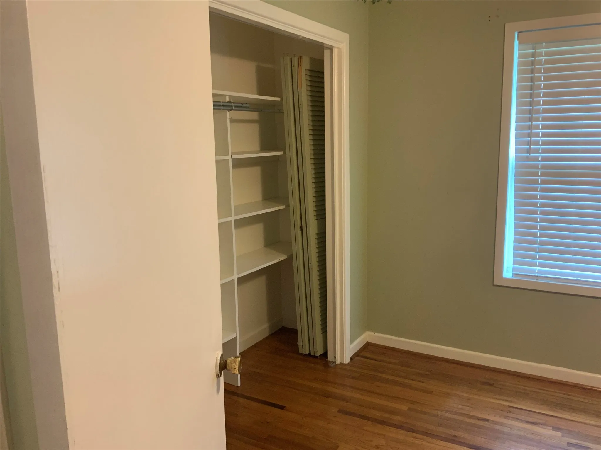 Single Family Residence For Sale in Ellis County , 1421 N 9th Street, Midlothian, Texas 76065, 3 Bedroom, 2 Bathroom, 2 Garage spaces, 1,177 Sqft, built in 1960, mls#21313557, Real Estate Agent in Midlothian, Homes For Sale in Ellis county, Homes For Sale in Midlothian, Realtor in Midlothian Texas, Real Estate Brokerage Independent Realty Texas, Luminita Cordes Realtor