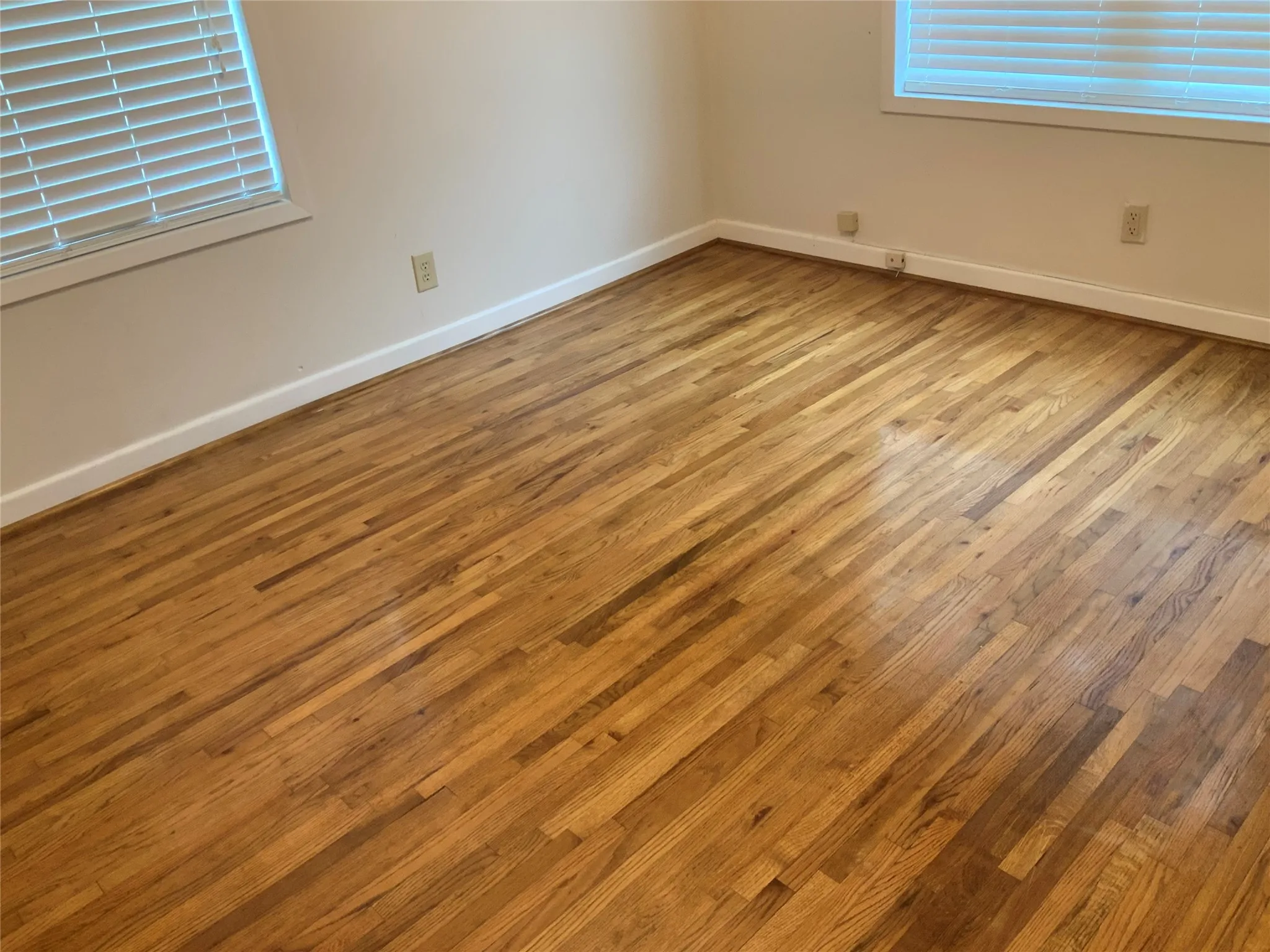 Single Family Residence For Sale in Ellis County , 1421 N 9th Street, Midlothian, Texas 76065, 3 Bedroom, 2 Bathroom, 2 Garage spaces, 1,177 Sqft, built in 1960, mls#21313557, Real Estate Agent in Midlothian, Homes For Sale in Ellis county, Homes For Sale in Midlothian, Realtor in Midlothian Texas, Real Estate Brokerage Independent Realty Texas, Luminita Cordes Realtor