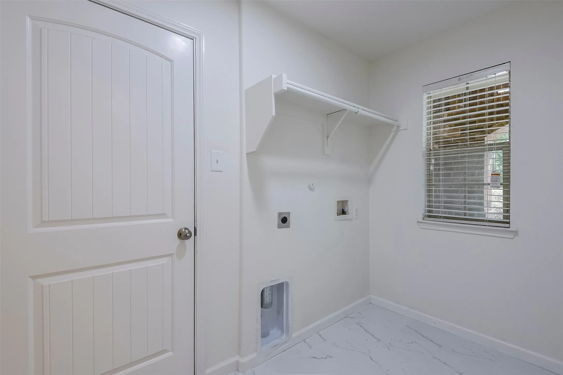 Single Family Residence For Sale in Tarrant County , 2828 Houston Wood Drive, Fort Worth, Texas 76244, 4 Bedroom, 2 Bathroom, 2 Garage spaces, 1,538 Sqft, built in 2012, mls#21311235, Real Estate Agent in Fort Worth, Homes For Sale in Tarrant county, Homes For Sale in Fort Worth, Realtor in Fort Worth Texas, Real Estate Brokerage Independent Realty Texas, Luminita Cordes Realtor