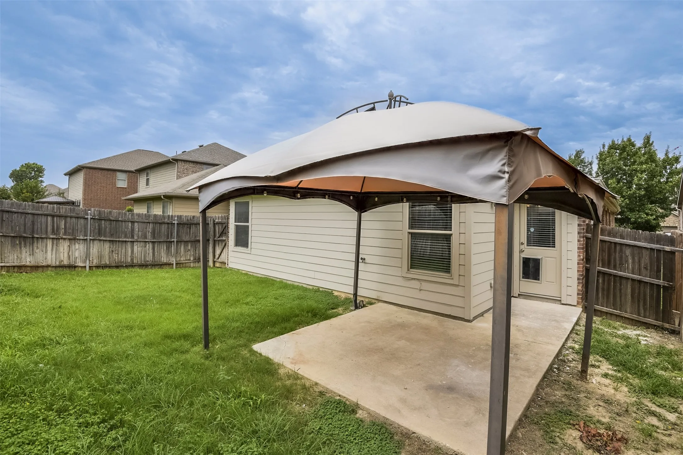 Single Family Residence For Sale in Tarrant County , 2828 Houston Wood Drive, Fort Worth, Texas 76244, 4 Bedroom, 2 Bathroom, 2 Garage spaces, 1,538 Sqft, built in 2012, mls#21311235, Real Estate Agent in Fort Worth, Homes For Sale in Tarrant county, Homes For Sale in Fort Worth, Realtor in Fort Worth Texas, Real Estate Brokerage Independent Realty Texas, Luminita Cordes Realtor
