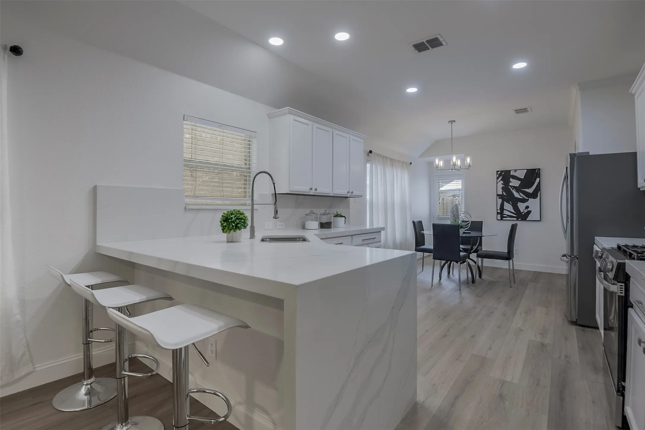 Single Family Residence For Sale in Tarrant County , 2828 Houston Wood Drive, Fort Worth, Texas 76244, 4 Bedroom, 2 Bathroom, 2 Garage spaces, 1,538 Sqft, built in 2012, mls#21311235, Real Estate Agent in Fort Worth, Homes For Sale in Tarrant county, Homes For Sale in Fort Worth, Realtor in Fort Worth Texas, Real Estate Brokerage Independent Realty Texas, Luminita Cordes Realtor