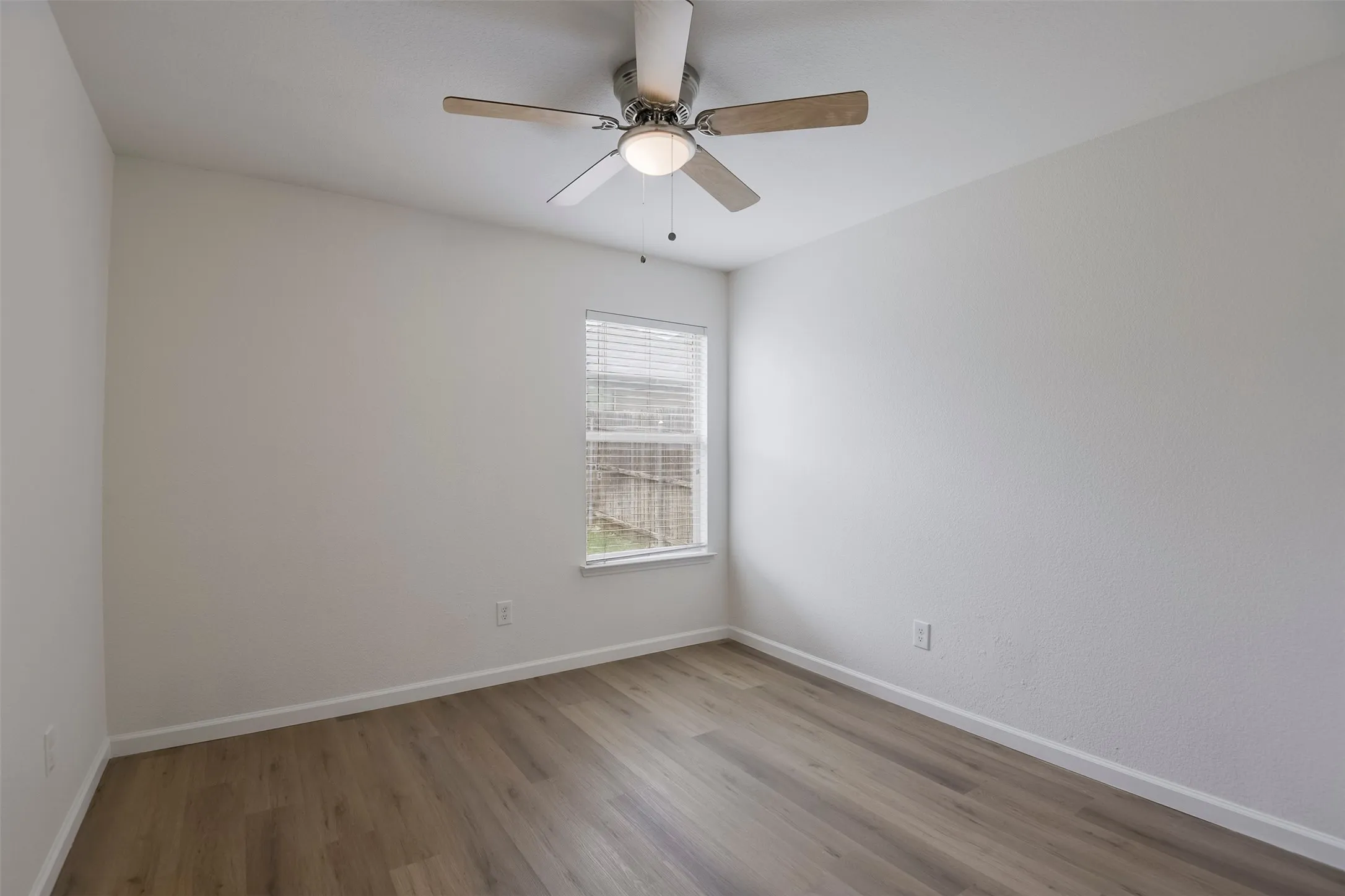 Single Family Residence For Sale in Tarrant County , 2828 Houston Wood Drive, Fort Worth, Texas 76244, 4 Bedroom, 2 Bathroom, 2 Garage spaces, 1,538 Sqft, built in 2012, mls#21311235, Real Estate Agent in Fort Worth, Homes For Sale in Tarrant county, Homes For Sale in Fort Worth, Realtor in Fort Worth Texas, Real Estate Brokerage Independent Realty Texas, Luminita Cordes Realtor