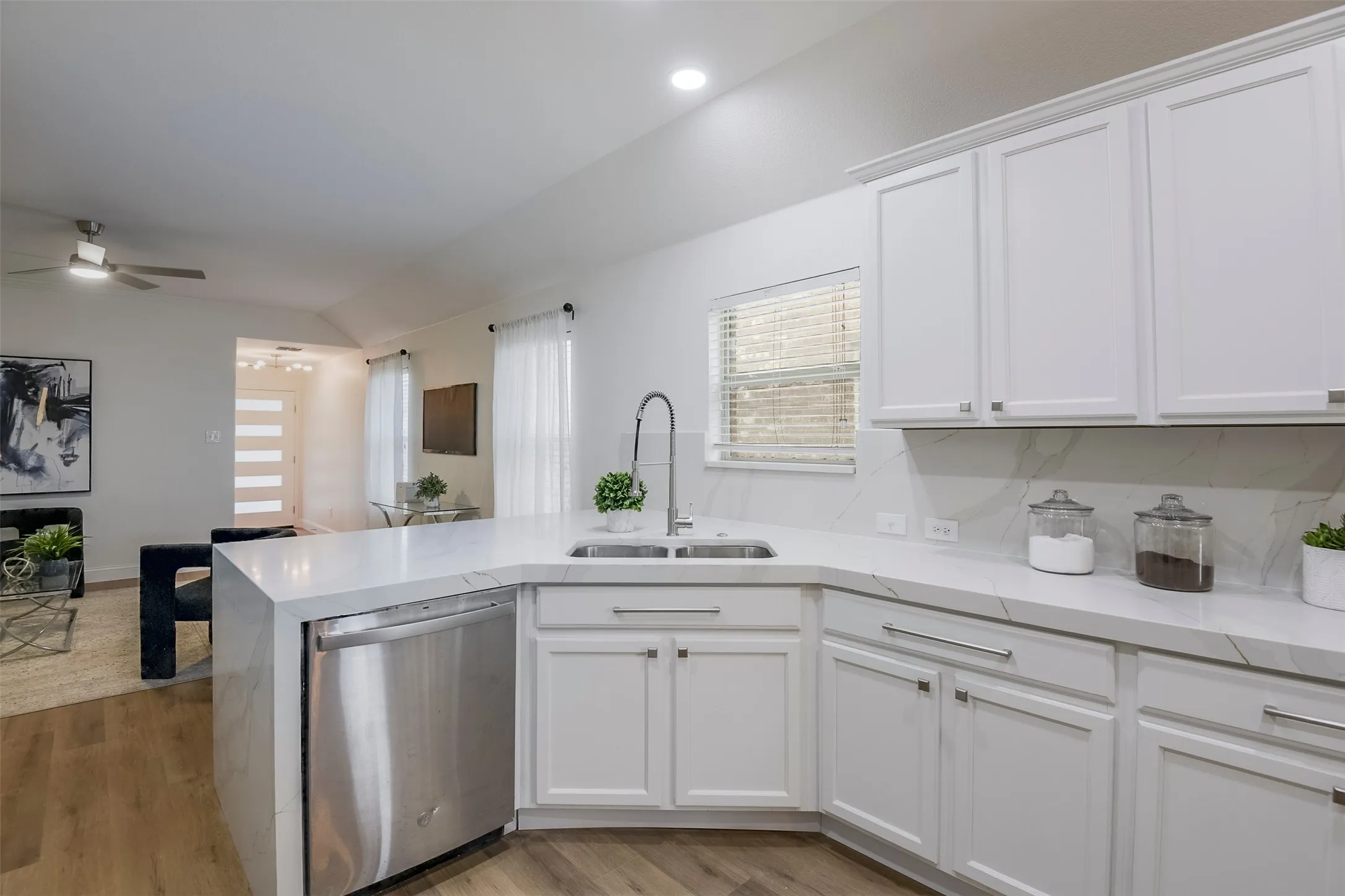 Single Family Residence For Sale in Tarrant County , 2828 Houston Wood Drive, Fort Worth, Texas 76244, 4 Bedroom, 2 Bathroom, 2 Garage spaces, 1,538 Sqft, built in 2012, mls#21311235, Real Estate Agent in Fort Worth, Homes For Sale in Tarrant county, Homes For Sale in Fort Worth, Realtor in Fort Worth Texas, Real Estate Brokerage Independent Realty Texas, Luminita Cordes Realtor