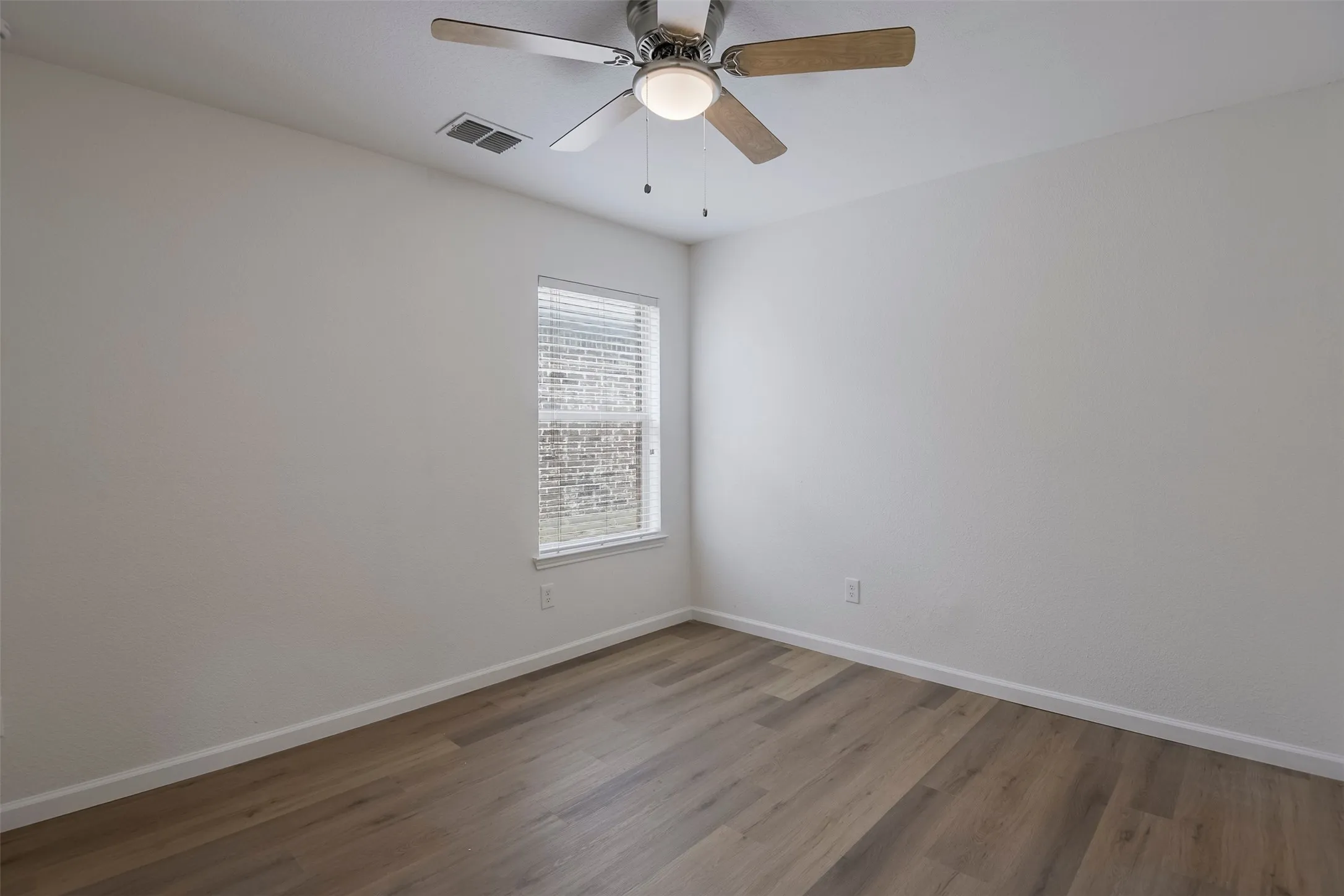 Single Family Residence For Sale in Tarrant County , 2828 Houston Wood Drive, Fort Worth, Texas 76244, 4 Bedroom, 2 Bathroom, 2 Garage spaces, 1,538 Sqft, built in 2012, mls#21311235, Real Estate Agent in Fort Worth, Homes For Sale in Tarrant county, Homes For Sale in Fort Worth, Realtor in Fort Worth Texas, Real Estate Brokerage Independent Realty Texas, Luminita Cordes Realtor
