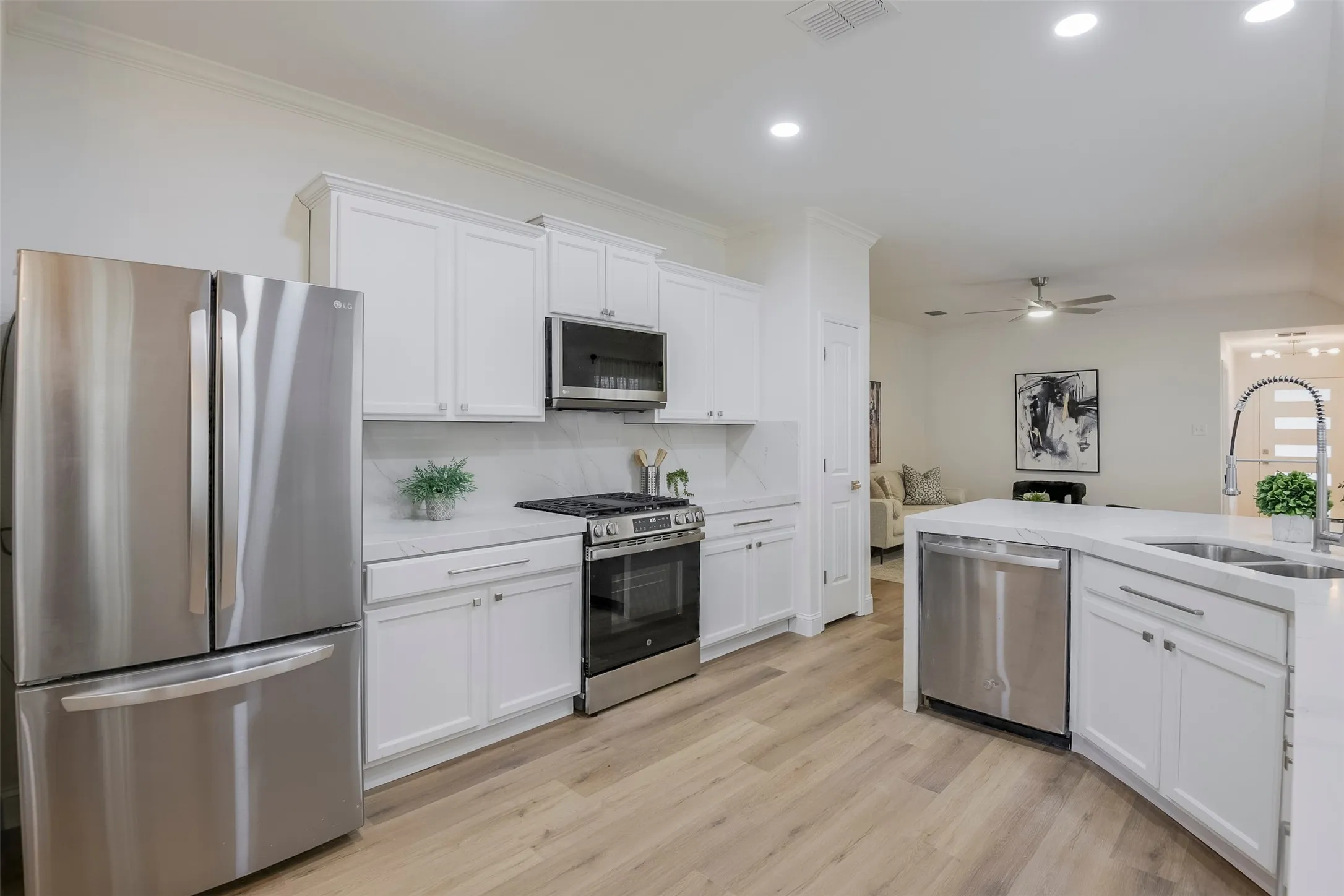 Single Family Residence For Sale in Tarrant County , 2828 Houston Wood Drive, Fort Worth, Texas 76244, 4 Bedroom, 2 Bathroom, 2 Garage spaces, 1,538 Sqft, built in 2012, mls#21311235, Real Estate Agent in Fort Worth, Homes For Sale in Tarrant county, Homes For Sale in Fort Worth, Realtor in Fort Worth Texas, Real Estate Brokerage Independent Realty Texas, Luminita Cordes Realtor