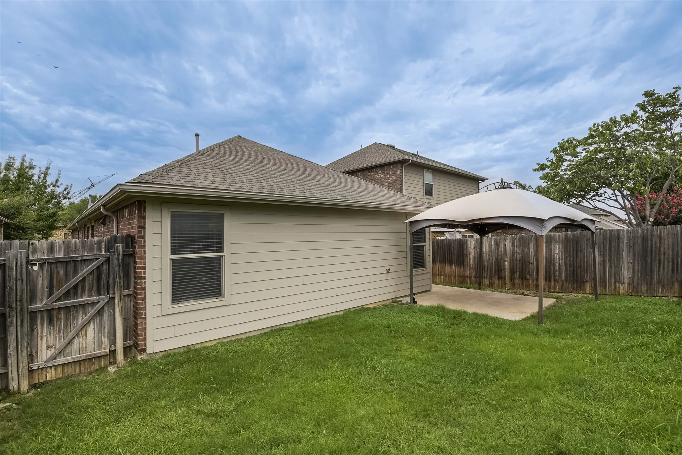 Single Family Residence For Sale in Tarrant County , 2828 Houston Wood Drive, Fort Worth, Texas 76244, 4 Bedroom, 2 Bathroom, 2 Garage spaces, 1,538 Sqft, built in 2012, mls#21311235, Real Estate Agent in Fort Worth, Homes For Sale in Tarrant county, Homes For Sale in Fort Worth, Realtor in Fort Worth Texas, Real Estate Brokerage Independent Realty Texas, Luminita Cordes Realtor