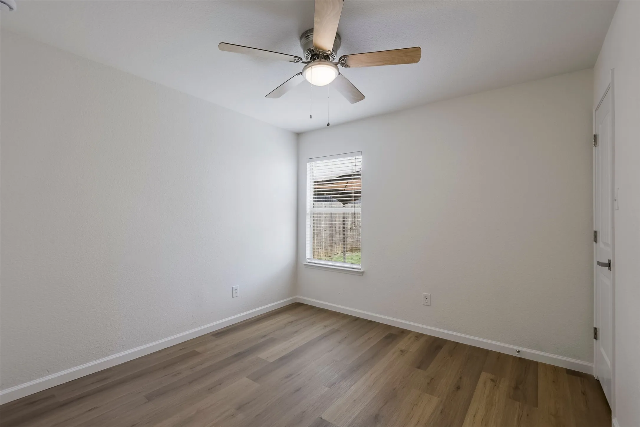 Single Family Residence For Sale in Tarrant County , 2828 Houston Wood Drive, Fort Worth, Texas 76244, 4 Bedroom, 2 Bathroom, 2 Garage spaces, 1,538 Sqft, built in 2012, mls#21311235, Real Estate Agent in Fort Worth, Homes For Sale in Tarrant county, Homes For Sale in Fort Worth, Realtor in Fort Worth Texas, Real Estate Brokerage Independent Realty Texas, Luminita Cordes Realtor