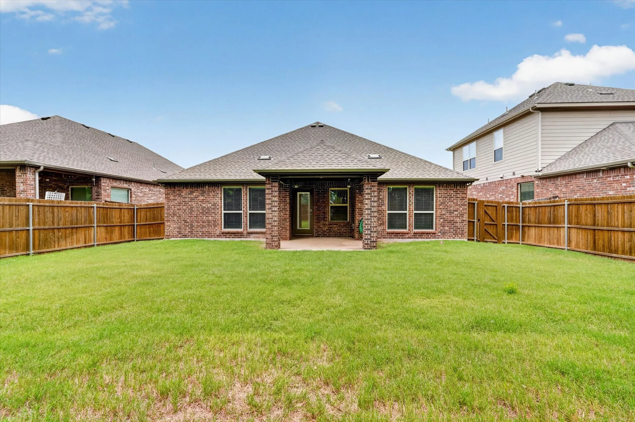 Single Family Residence For Sale in Denton County , 12613 Capri Drive, Frisco, Texas 75036, 3 Bedroom, 2 Bathroom, 2 Garage spaces, 1,882 Sqft, built in 2017, mls#21311574, Real Estate Agent in Frisco, Homes For Sale in Denton county, Homes For Sale in Frisco, Realtor in Frisco Texas, Real Estate Brokerage Independent Realty Texas, Luminita Cordes Realtor