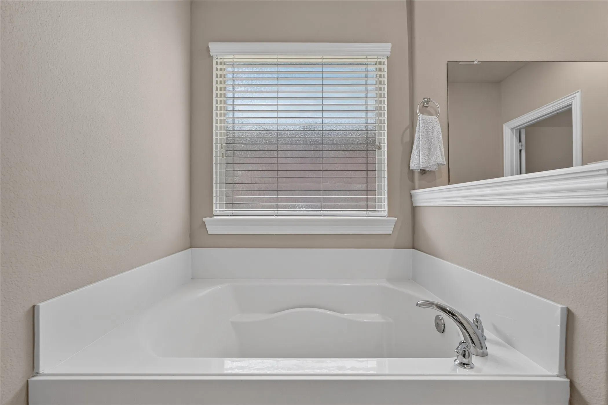 Single Family Residence For Sale in Denton County , 12613 Capri Drive, Frisco, Texas 75036, 3 Bedroom, 2 Bathroom, 2 Garage spaces, 1,882 Sqft, built in 2017, mls#21311574, Real Estate Agent in Frisco, Homes For Sale in Denton county, Homes For Sale in Frisco, Realtor in Frisco Texas, Real Estate Brokerage Independent Realty Texas, Luminita Cordes Realtor