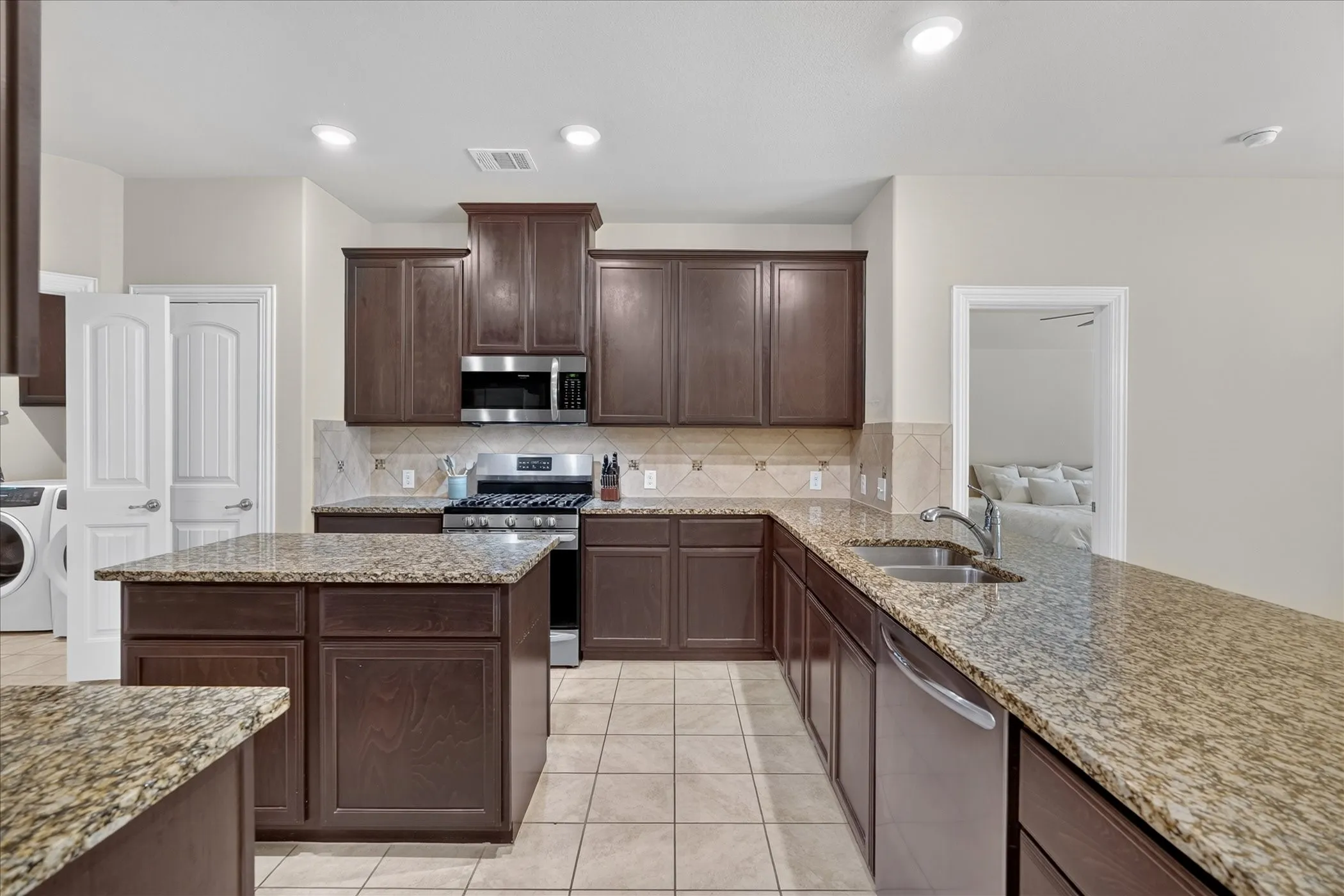 Single Family Residence For Sale in Denton County , 12613 Capri Drive, Frisco, Texas 75036, 3 Bedroom, 2 Bathroom, 2 Garage spaces, 1,882 Sqft, built in 2017, mls#21311574, Real Estate Agent in Frisco, Homes For Sale in Denton county, Homes For Sale in Frisco, Realtor in Frisco Texas, Real Estate Brokerage Independent Realty Texas, Luminita Cordes Realtor