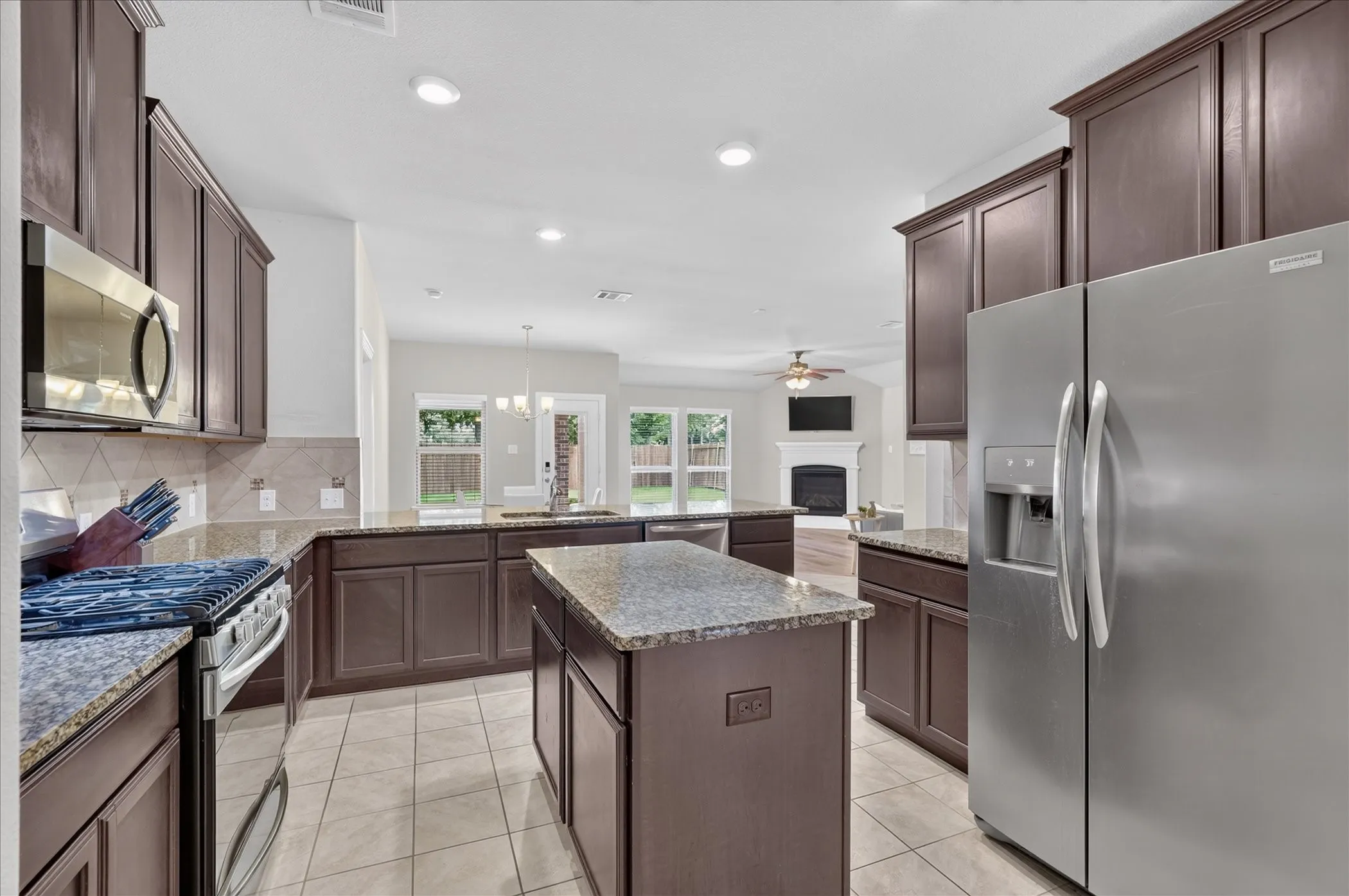 Single Family Residence For Sale in Denton County , 12613 Capri Drive, Frisco, Texas 75036, 3 Bedroom, 2 Bathroom, 2 Garage spaces, 1,882 Sqft, built in 2017, mls#21311574, Real Estate Agent in Frisco, Homes For Sale in Denton county, Homes For Sale in Frisco, Realtor in Frisco Texas, Real Estate Brokerage Independent Realty Texas, Luminita Cordes Realtor