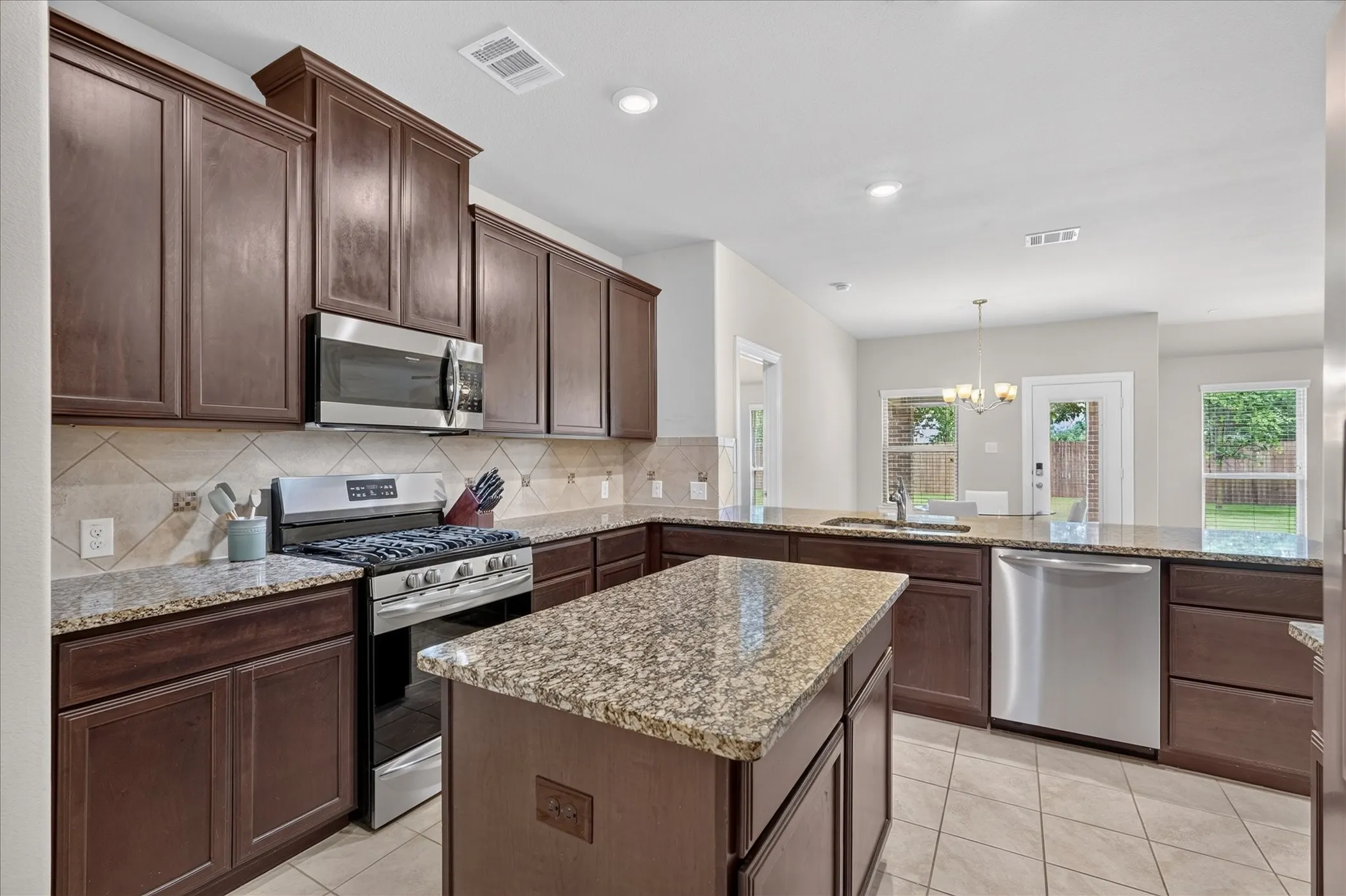 Single Family Residence For Sale in Denton County , 12613 Capri Drive, Frisco, Texas 75036, 3 Bedroom, 2 Bathroom, 2 Garage spaces, 1,882 Sqft, built in 2017, mls#21311574, Real Estate Agent in Frisco, Homes For Sale in Denton county, Homes For Sale in Frisco, Realtor in Frisco Texas, Real Estate Brokerage Independent Realty Texas, Luminita Cordes Realtor