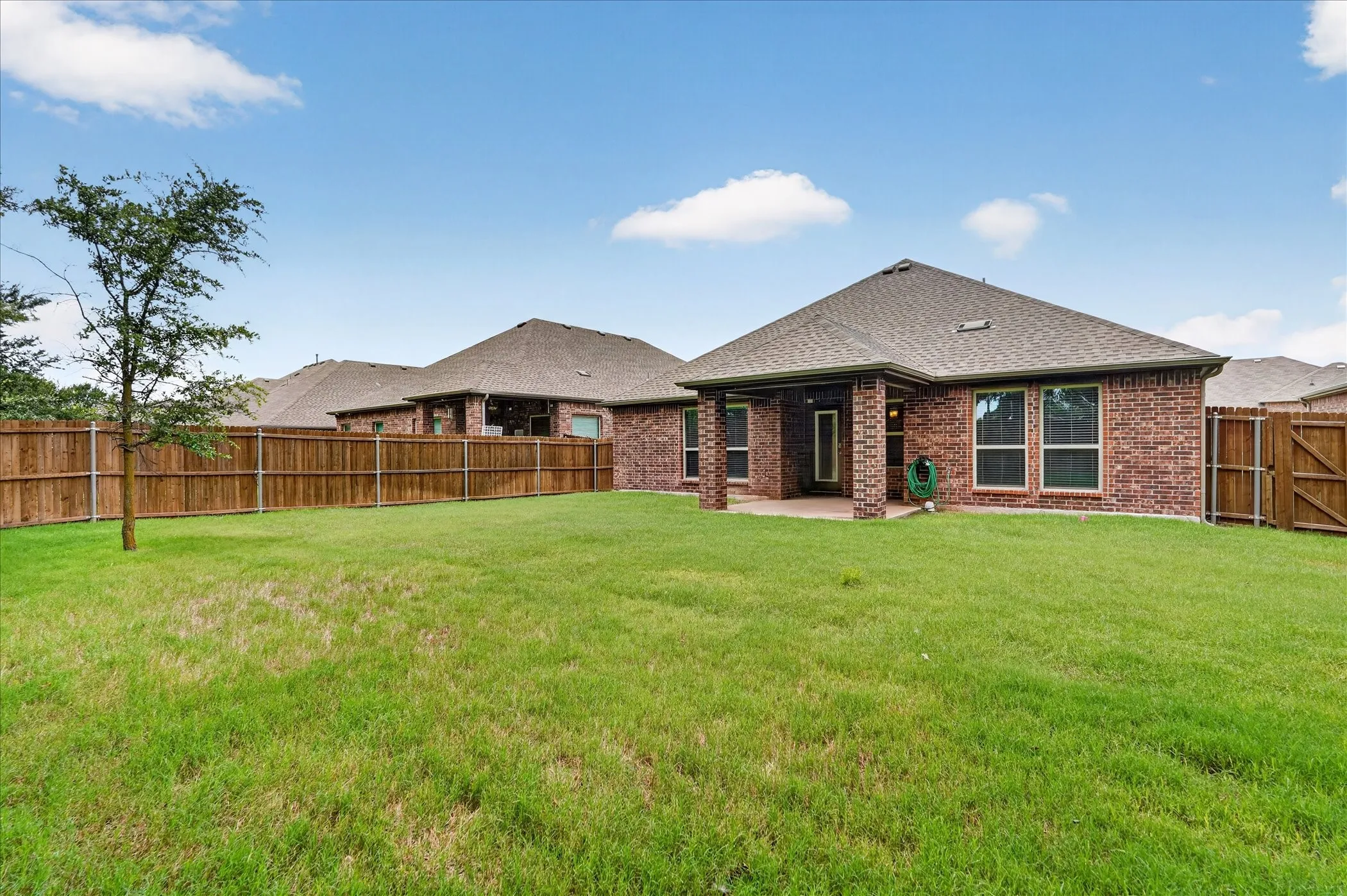 Single Family Residence For Sale in Denton County , 12613 Capri Drive, Frisco, Texas 75036, 3 Bedroom, 2 Bathroom, 2 Garage spaces, 1,882 Sqft, built in 2017, mls#21311574, Real Estate Agent in Frisco, Homes For Sale in Denton county, Homes For Sale in Frisco, Realtor in Frisco Texas, Real Estate Brokerage Independent Realty Texas, Luminita Cordes Realtor