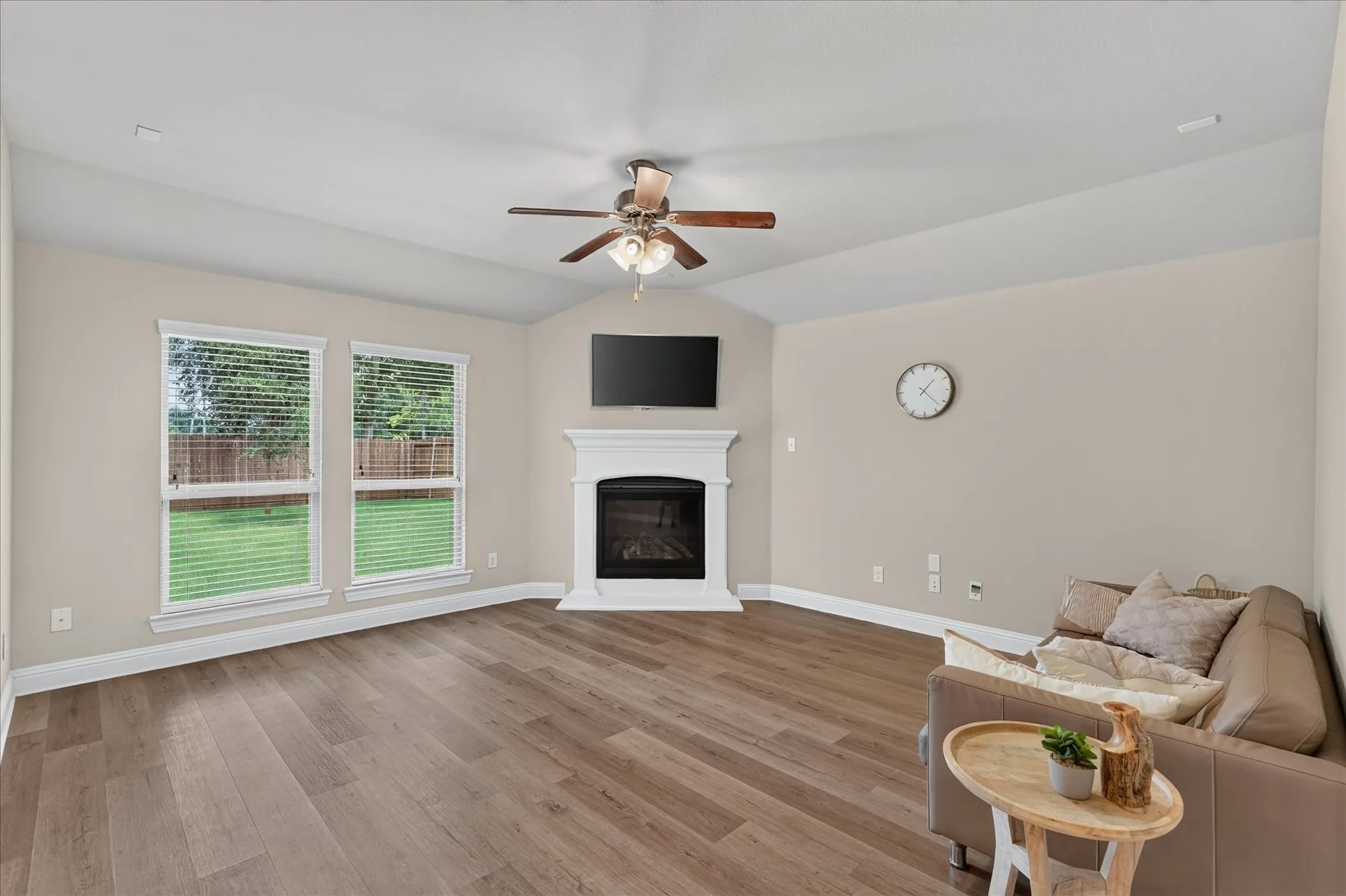 Single Family Residence For Sale in Denton County , 12613 Capri Drive, Frisco, Texas 75036, 3 Bedroom, 2 Bathroom, 2 Garage spaces, 1,882 Sqft, built in 2017, mls#21311574, Real Estate Agent in Frisco, Homes For Sale in Denton county, Homes For Sale in Frisco, Realtor in Frisco Texas, Real Estate Brokerage Independent Realty Texas, Luminita Cordes Realtor