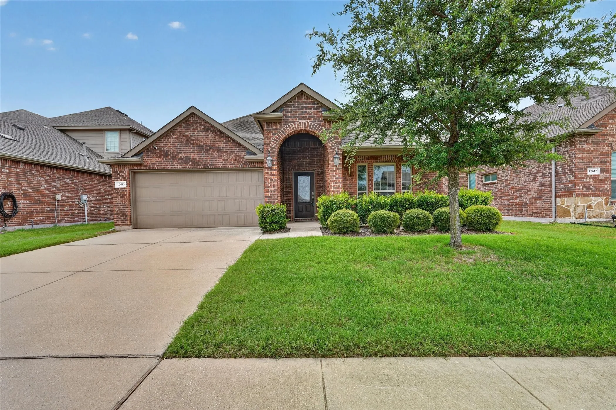 Single Family Residence For Sale in Denton County , 12613 Capri Drive, Frisco, Texas 75036, 3 Bedroom, 2 Bathroom, 2 Garage spaces, 1,882 Sqft, built in 2017, mls#21311574, Real Estate Agent in Frisco, Homes For Sale in Denton county, Homes For Sale in Frisco, Realtor in Frisco Texas, Real Estate Brokerage Independent Realty Texas, Luminita Cordes Realtor