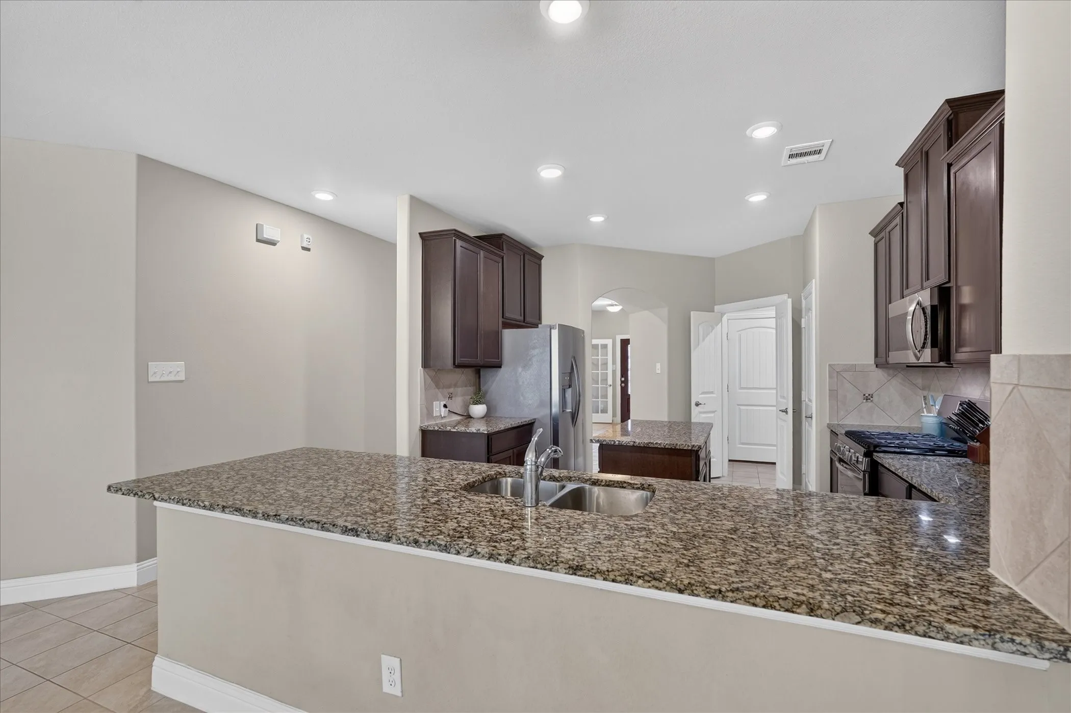 Single Family Residence For Sale in Denton County , 12613 Capri Drive, Frisco, Texas 75036, 3 Bedroom, 2 Bathroom, 2 Garage spaces, 1,882 Sqft, built in 2017, mls#21311574, Real Estate Agent in Frisco, Homes For Sale in Denton county, Homes For Sale in Frisco, Realtor in Frisco Texas, Real Estate Brokerage Independent Realty Texas, Luminita Cordes Realtor