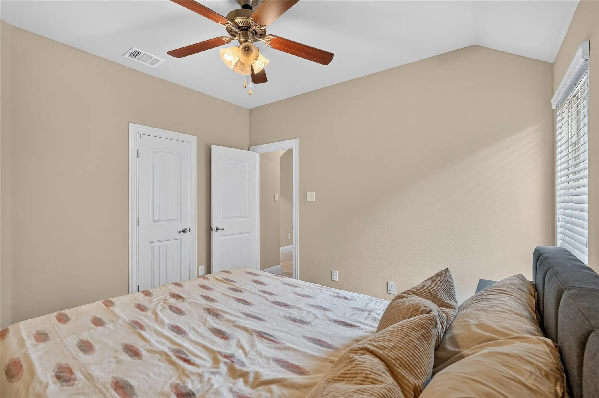 Single Family Residence For Sale in Denton County , 12613 Capri Drive, Frisco, Texas 75036, 3 Bedroom, 2 Bathroom, 2 Garage spaces, 1,882 Sqft, built in 2017, mls#21311574, Real Estate Agent in Frisco, Homes For Sale in Denton county, Homes For Sale in Frisco, Realtor in Frisco Texas, Real Estate Brokerage Independent Realty Texas, Luminita Cordes Realtor