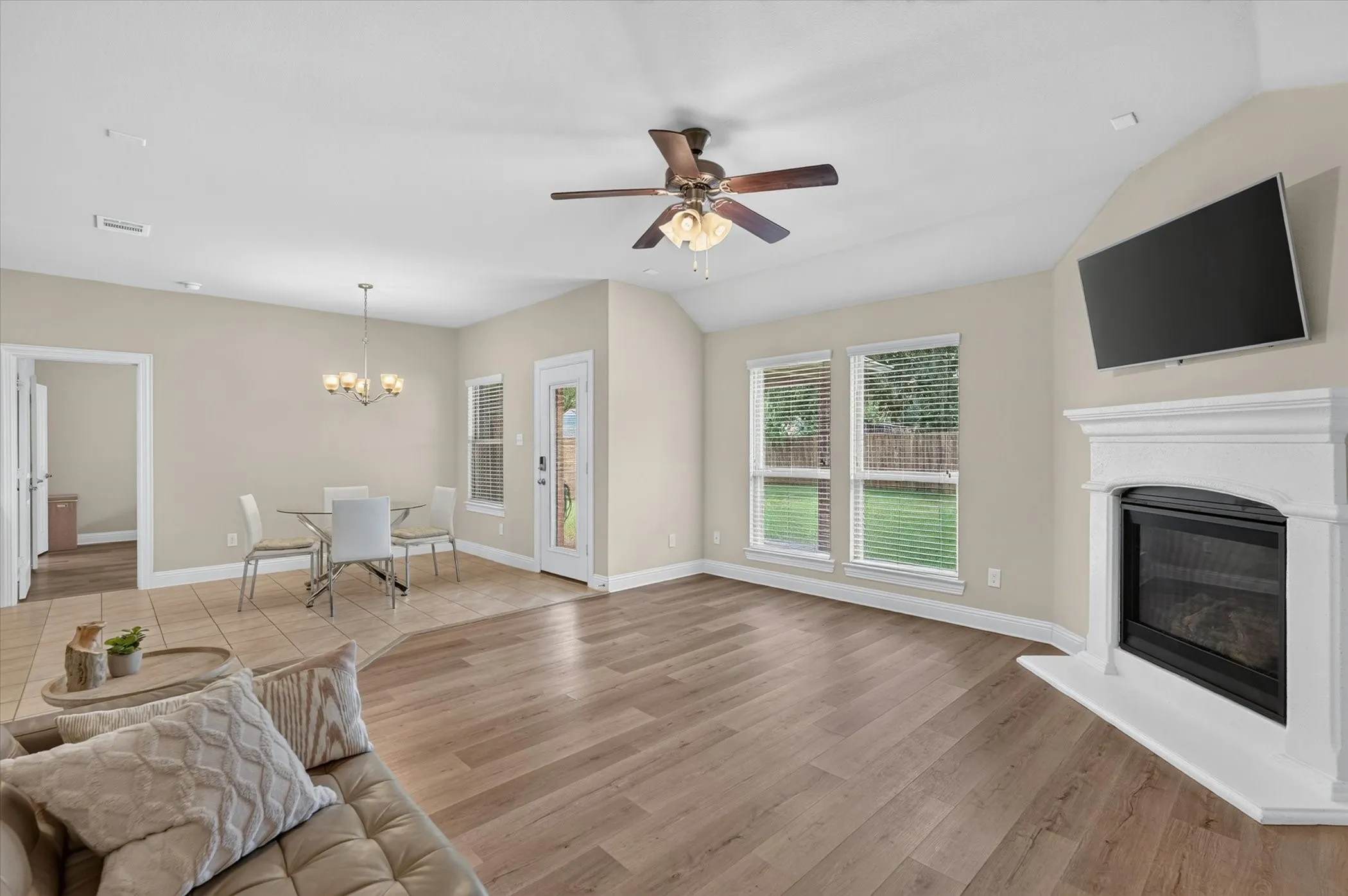 Single Family Residence For Sale in Denton County , 12613 Capri Drive, Frisco, Texas 75036, 3 Bedroom, 2 Bathroom, 2 Garage spaces, 1,882 Sqft, built in 2017, mls#21311574, Real Estate Agent in Frisco, Homes For Sale in Denton county, Homes For Sale in Frisco, Realtor in Frisco Texas, Real Estate Brokerage Independent Realty Texas, Luminita Cordes Realtor
