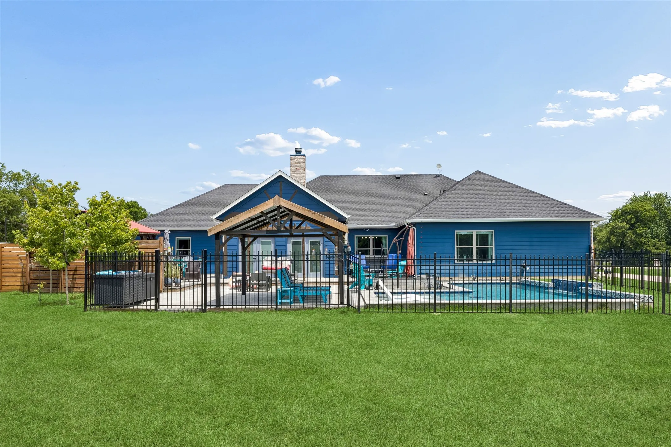 Single Family Residence For Sale in Kaufman County , 1000 Winding Wood Trail, Scurry, Texas 75158, 4 Bedroom, 3 Bathroom, 2 Garage spaces, 2,753 Sqft, built in 2021, mls#21308801, Real Estate Agent in Scurry, Homes For Sale in Kaufman county, Homes For Sale in Scurry, Realtor in Scurry Texas, Real Estate Brokerage Independent Realty Texas, Luminita Cordes Realtor