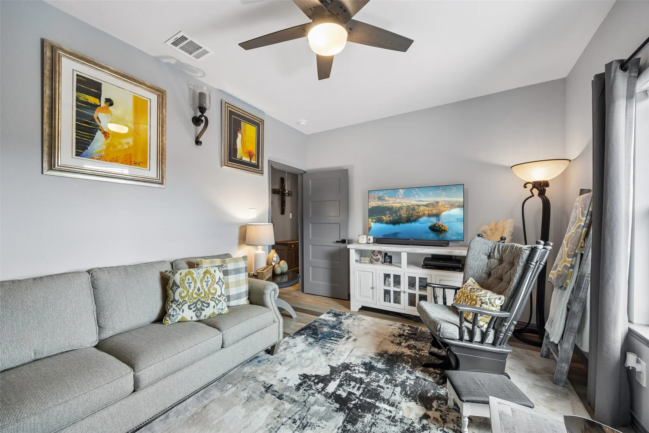Single Family Residence For Sale in Kaufman County , 1000 Winding Wood Trail, Scurry, Texas 75158, 4 Bedroom, 3 Bathroom, 2 Garage spaces, 2,753 Sqft, built in 2021, mls#21308801, Real Estate Agent in Scurry, Homes For Sale in Kaufman county, Homes For Sale in Scurry, Realtor in Scurry Texas, Real Estate Brokerage Independent Realty Texas, Luminita Cordes Realtor