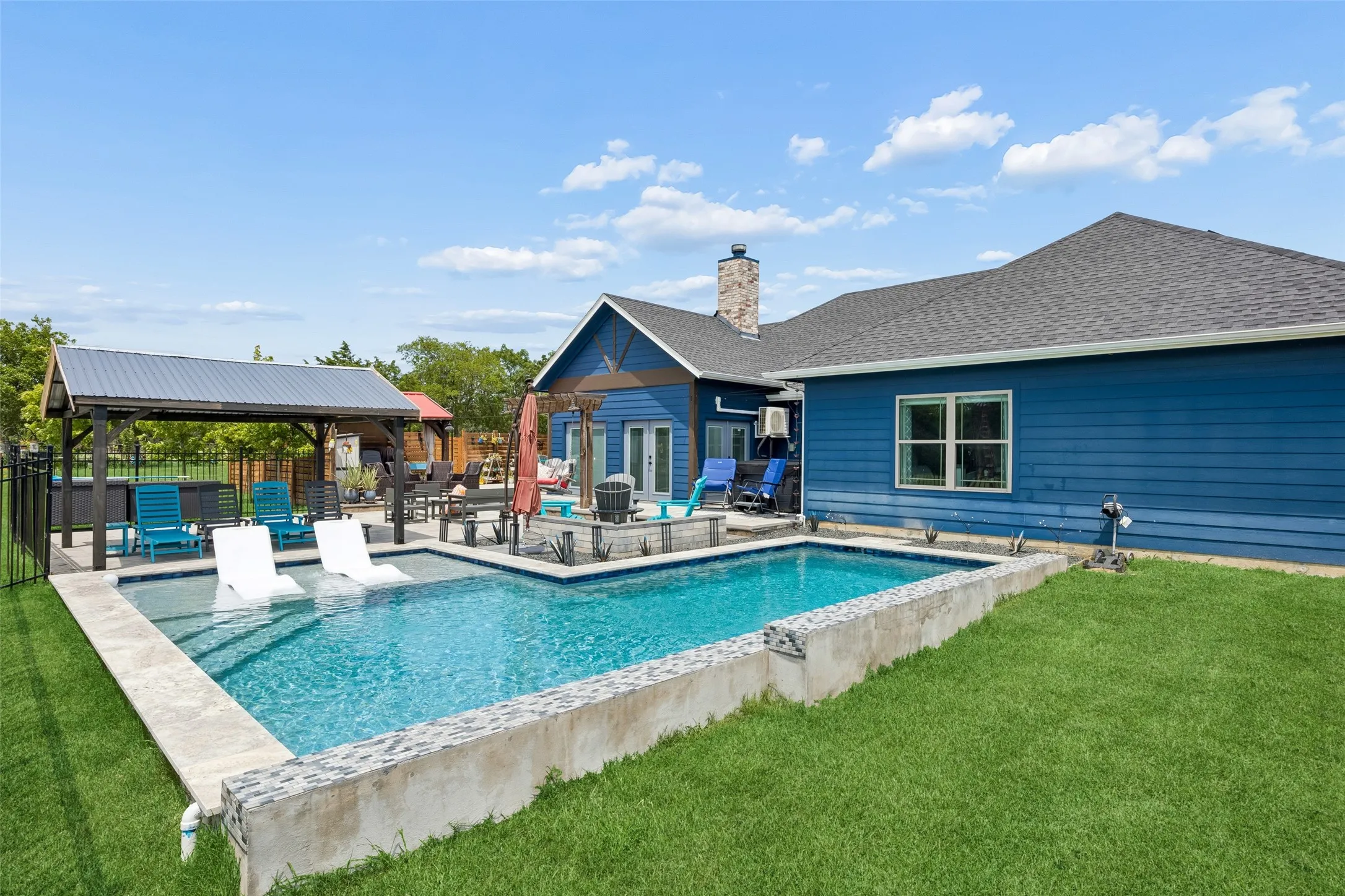 Single Family Residence For Sale in Kaufman County , 1000 Winding Wood Trail, Scurry, Texas 75158, 4 Bedroom, 3 Bathroom, 2 Garage spaces, 2,753 Sqft, built in 2021, mls#21308801, Real Estate Agent in Scurry, Homes For Sale in Kaufman county, Homes For Sale in Scurry, Realtor in Scurry Texas, Real Estate Brokerage Independent Realty Texas, Luminita Cordes Realtor