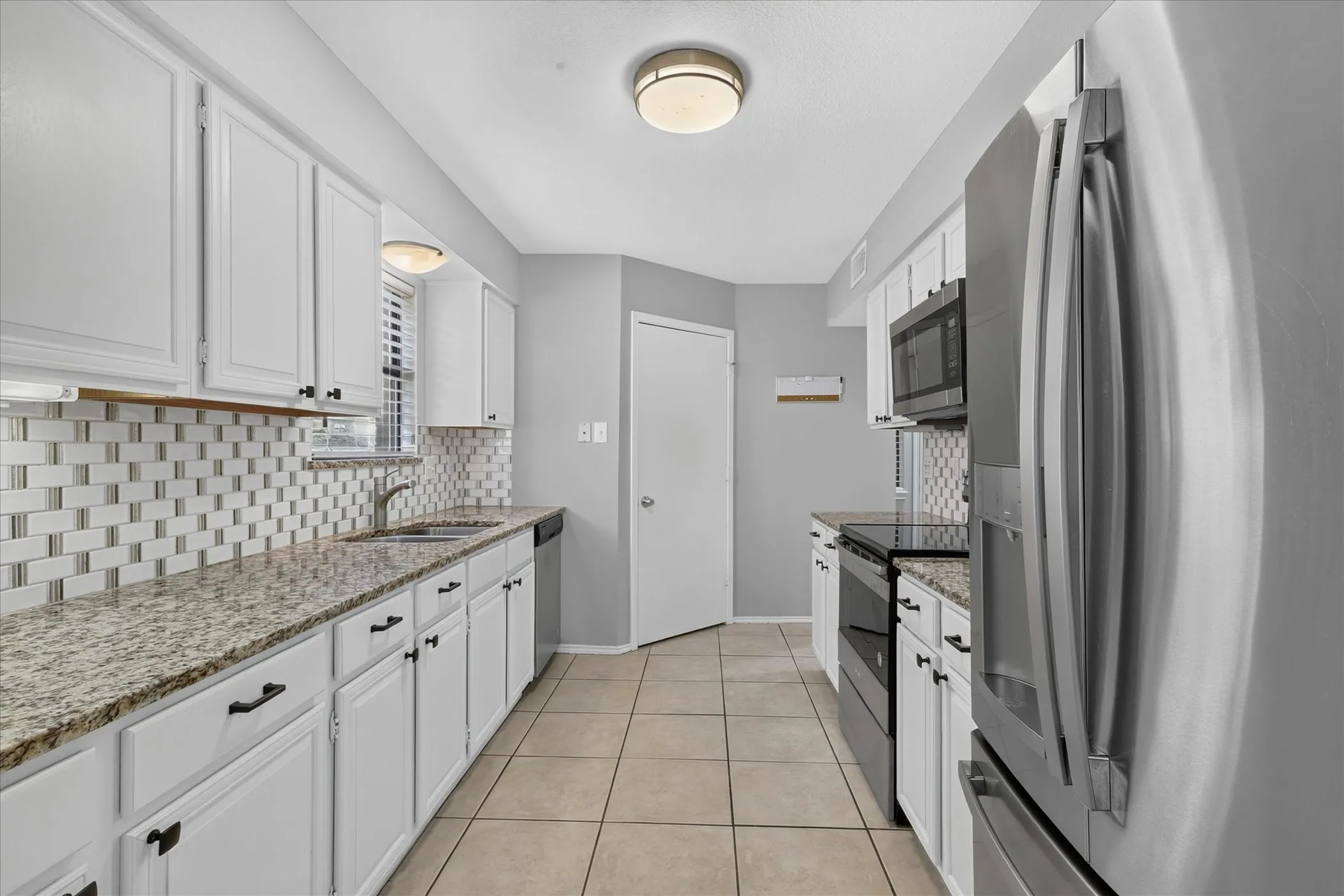 Townhouse For Sale in Tarrant County , 4 Cedar Lane, Bedford, Texas 76021, 2 Bedroom, 2 Bathroom, 2 Garage spaces, 1,609 Sqft, built in 1984, mls#21312976, Real Estate Agent in Bedford, Homes For Sale in Tarrant county, Homes For Sale in Bedford, Realtor in Bedford Texas, Real Estate Brokerage Independent Realty Texas, Luminita Cordes Realtor