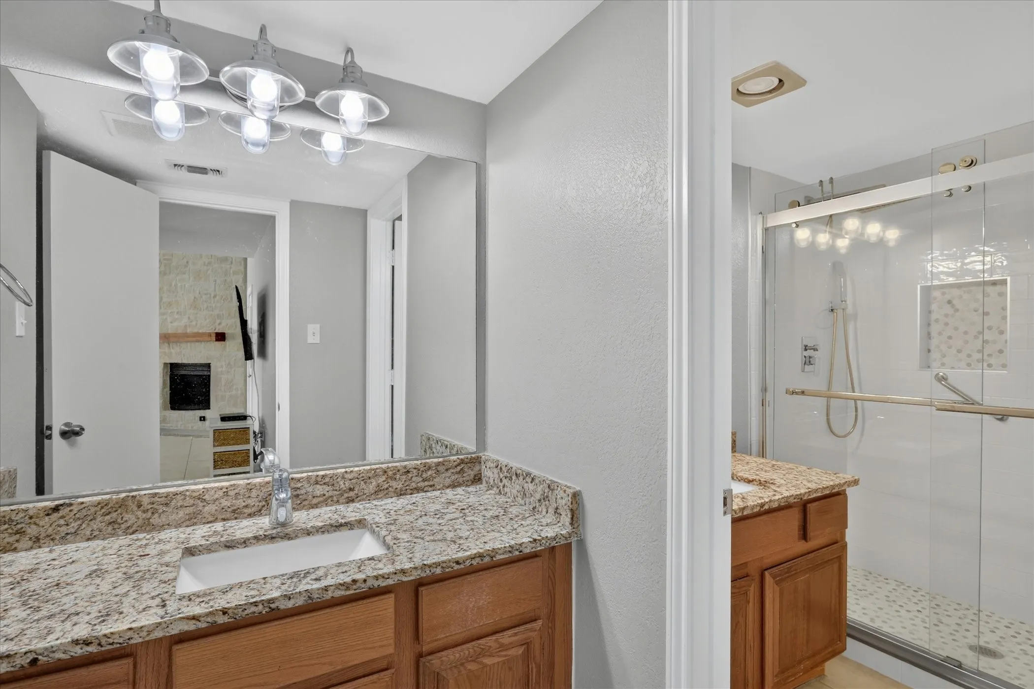 Townhouse For Sale in Tarrant County , 4 Cedar Lane, Bedford, Texas 76021, 2 Bedroom, 2 Bathroom, 2 Garage spaces, 1,609 Sqft, built in 1984, mls#21312976, Real Estate Agent in Bedford, Homes For Sale in Tarrant county, Homes For Sale in Bedford, Realtor in Bedford Texas, Real Estate Brokerage Independent Realty Texas, Luminita Cordes Realtor