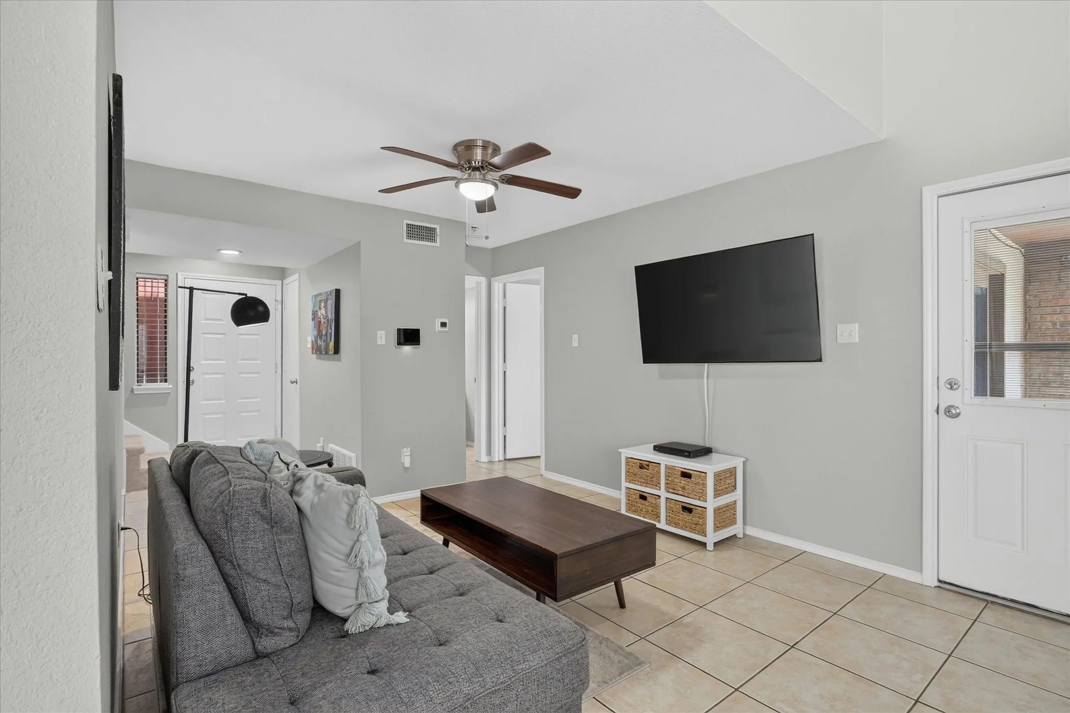 Townhouse For Sale in Tarrant County , 4 Cedar Lane, Bedford, Texas 76021, 2 Bedroom, 2 Bathroom, 2 Garage spaces, 1,609 Sqft, built in 1984, mls#21312976, Real Estate Agent in Bedford, Homes For Sale in Tarrant county, Homes For Sale in Bedford, Realtor in Bedford Texas, Real Estate Brokerage Independent Realty Texas, Luminita Cordes Realtor