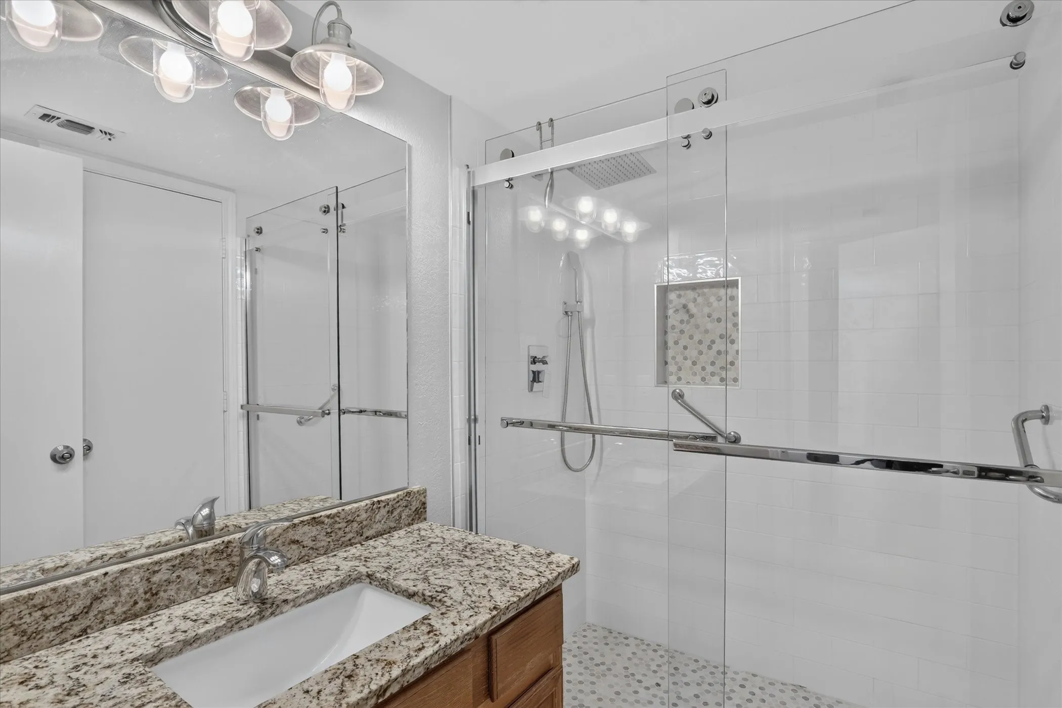 Townhouse For Sale in Tarrant County , 4 Cedar Lane, Bedford, Texas 76021, 2 Bedroom, 2 Bathroom, 2 Garage spaces, 1,609 Sqft, built in 1984, mls#21312976, Real Estate Agent in Bedford, Homes For Sale in Tarrant county, Homes For Sale in Bedford, Realtor in Bedford Texas, Real Estate Brokerage Independent Realty Texas, Luminita Cordes Realtor