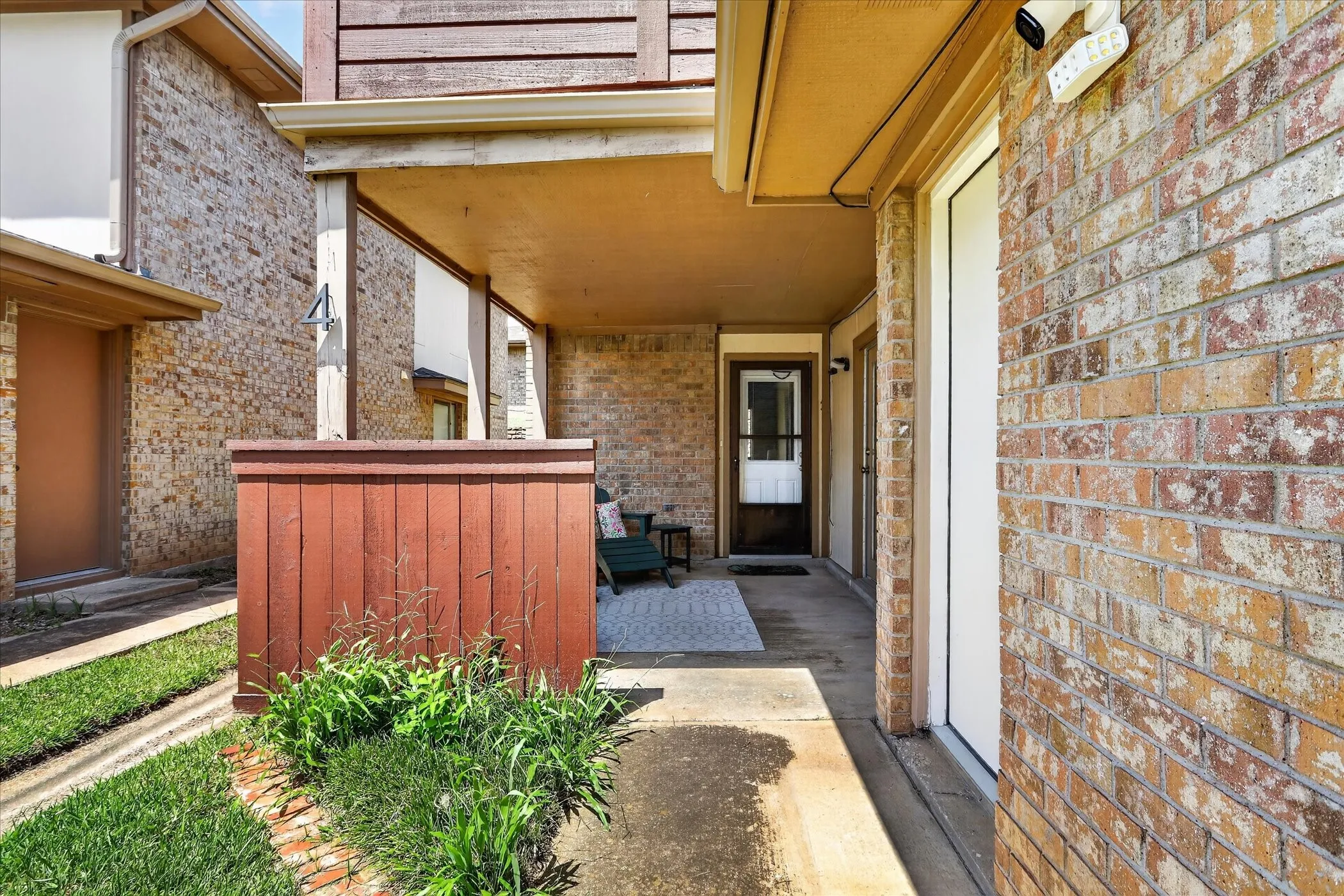 Townhouse For Sale in Tarrant County , 4 Cedar Lane, Bedford, Texas 76021, 2 Bedroom, 2 Bathroom, 2 Garage spaces, 1,609 Sqft, built in 1984, mls#21312976, Real Estate Agent in Bedford, Homes For Sale in Tarrant county, Homes For Sale in Bedford, Realtor in Bedford Texas, Real Estate Brokerage Independent Realty Texas, Luminita Cordes Realtor