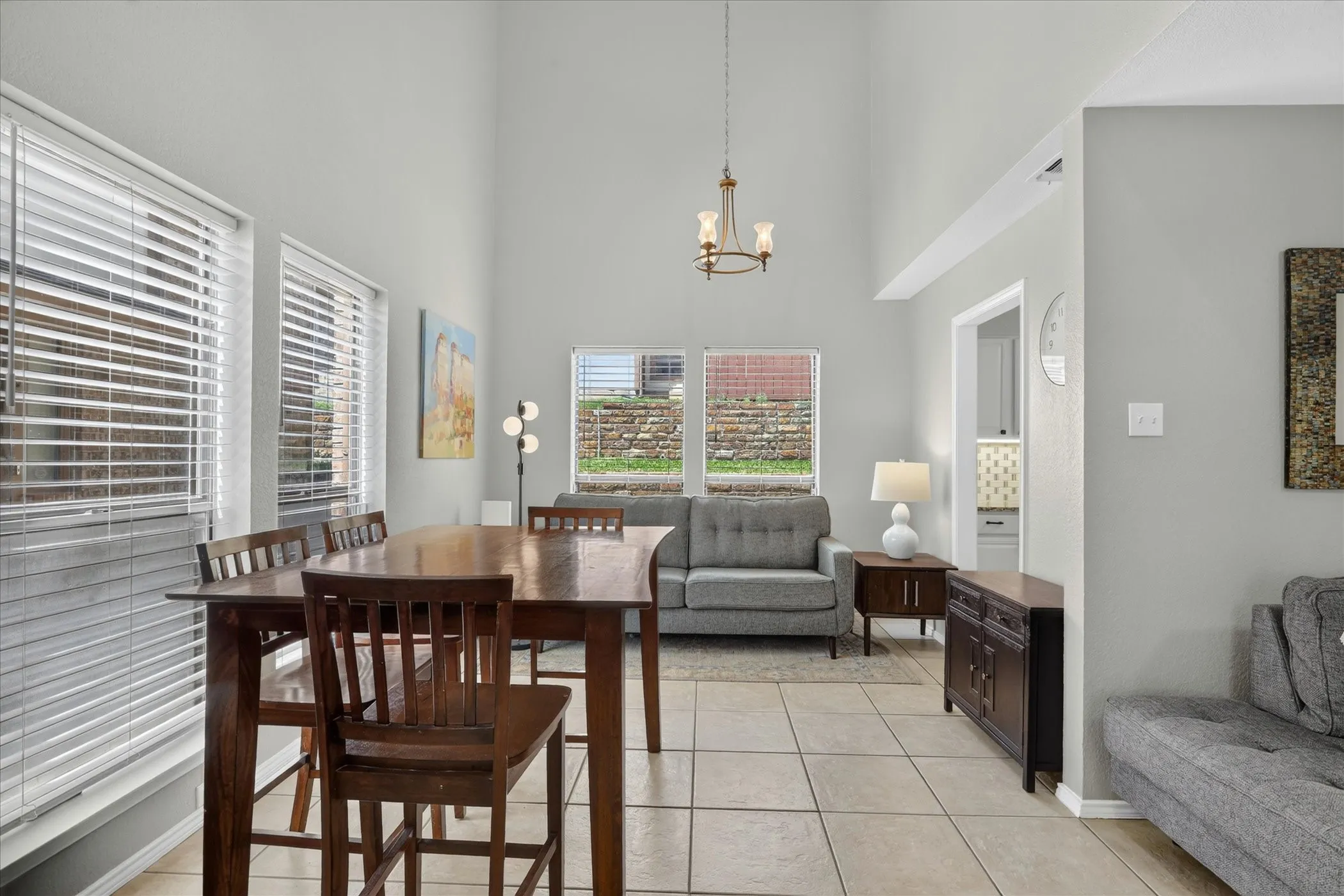 Townhouse For Sale in Tarrant County , 4 Cedar Lane, Bedford, Texas 76021, 2 Bedroom, 2 Bathroom, 2 Garage spaces, 1,609 Sqft, built in 1984, mls#21312976, Real Estate Agent in Bedford, Homes For Sale in Tarrant county, Homes For Sale in Bedford, Realtor in Bedford Texas, Real Estate Brokerage Independent Realty Texas, Luminita Cordes Realtor