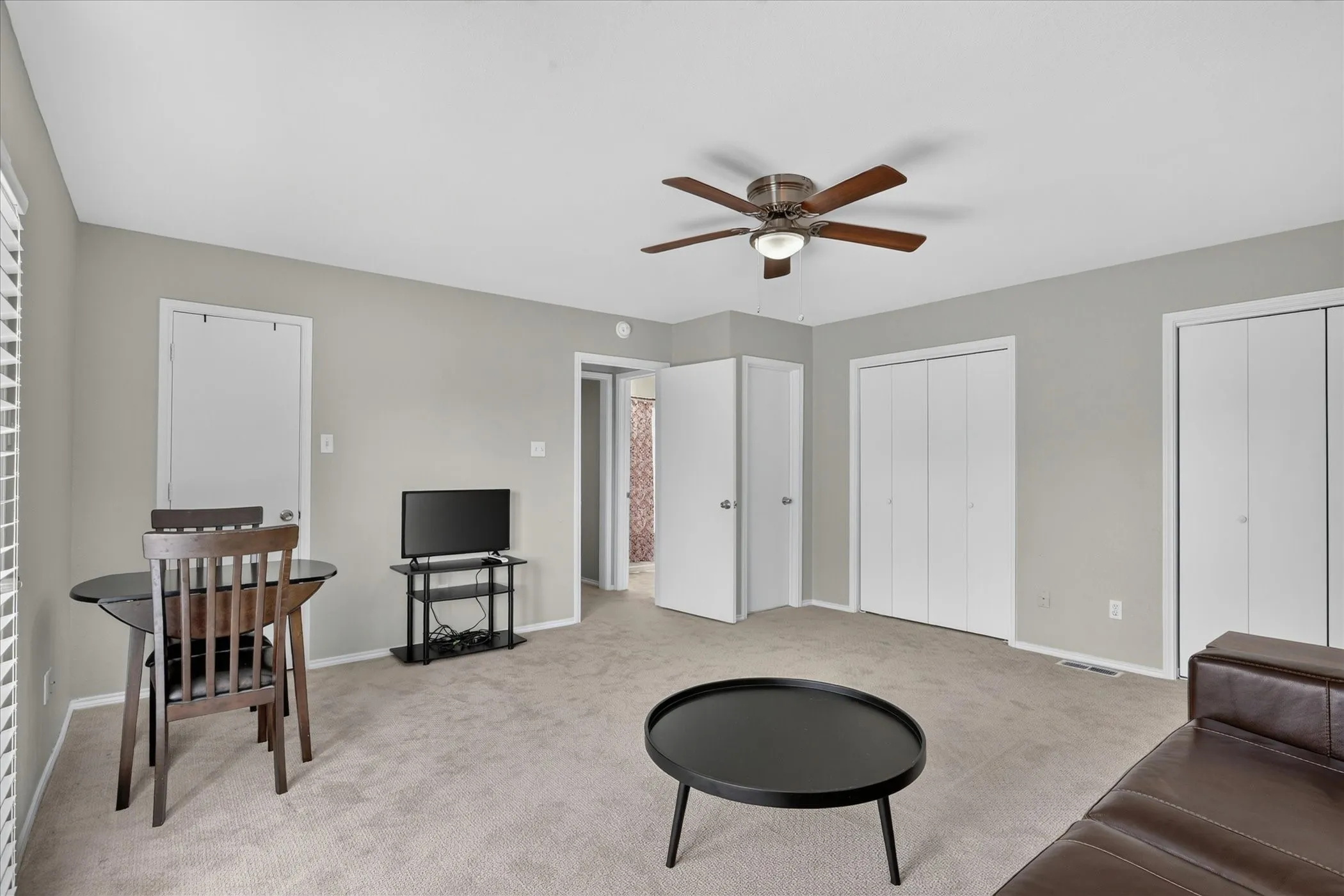 Townhouse For Sale in Tarrant County , 4 Cedar Lane, Bedford, Texas 76021, 2 Bedroom, 2 Bathroom, 2 Garage spaces, 1,609 Sqft, built in 1984, mls#21312976, Real Estate Agent in Bedford, Homes For Sale in Tarrant county, Homes For Sale in Bedford, Realtor in Bedford Texas, Real Estate Brokerage Independent Realty Texas, Luminita Cordes Realtor