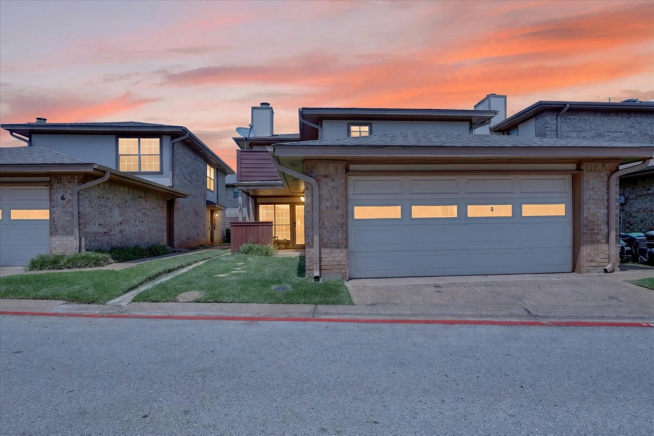 Townhouse For Sale in Tarrant County , 4 Cedar Lane, Bedford, Texas 76021, 2 Bedroom, 2 Bathroom, 2 Garage spaces, 1,609 Sqft, built in 1984, mls#21312976, Real Estate Agent in Bedford, Homes For Sale in Tarrant county, Homes For Sale in Bedford, Realtor in Bedford Texas, Real Estate Brokerage Independent Realty Texas, Luminita Cordes Realtor