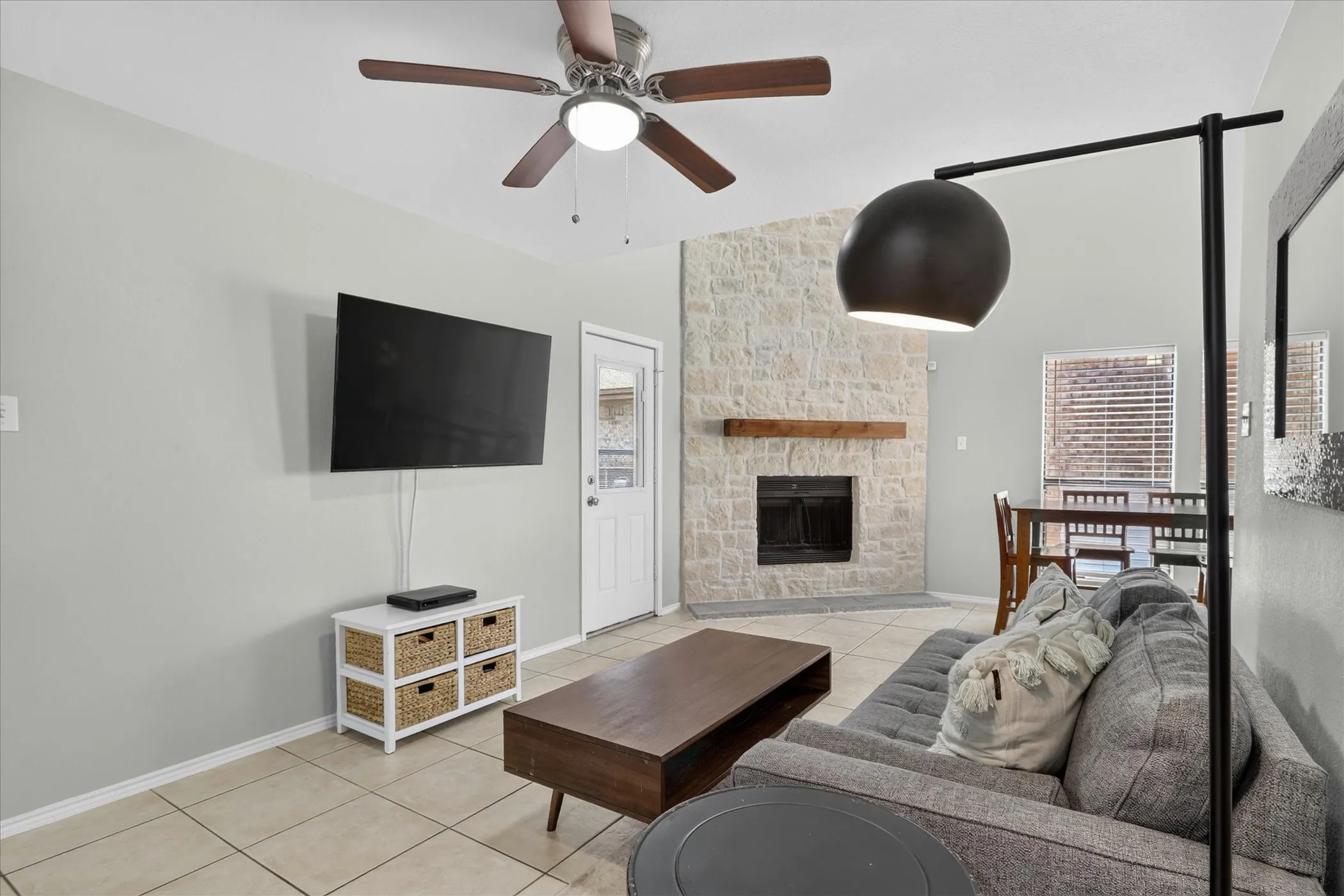 Townhouse For Sale in Tarrant County , 4 Cedar Lane, Bedford, Texas 76021, 2 Bedroom, 2 Bathroom, 2 Garage spaces, 1,609 Sqft, built in 1984, mls#21312976, Real Estate Agent in Bedford, Homes For Sale in Tarrant county, Homes For Sale in Bedford, Realtor in Bedford Texas, Real Estate Brokerage Independent Realty Texas, Luminita Cordes Realtor