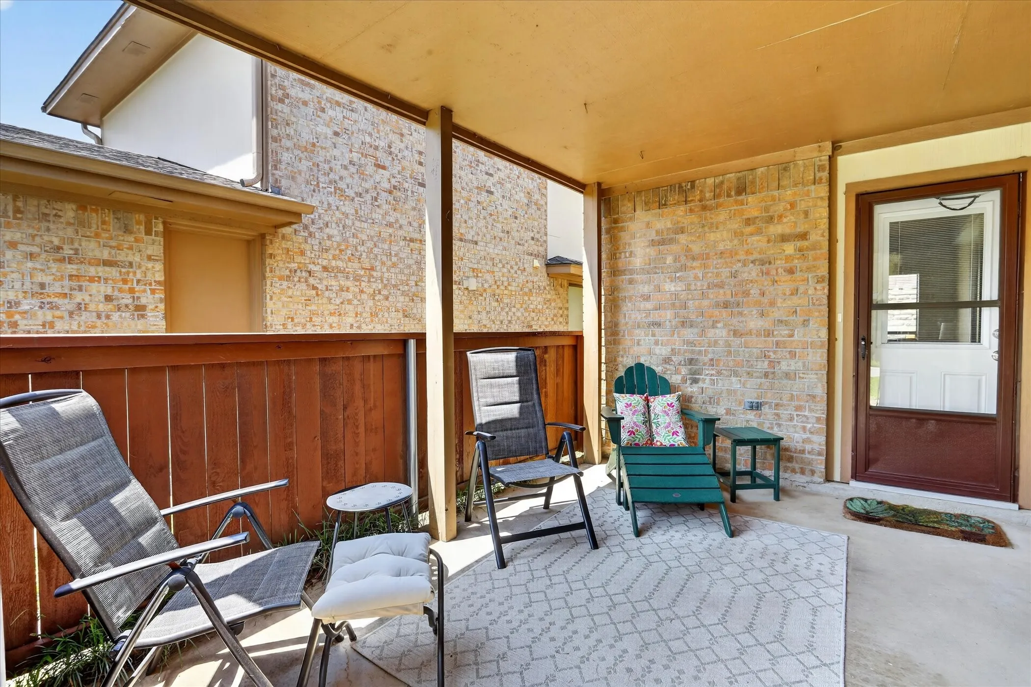 Townhouse For Sale in Tarrant County , 4 Cedar Lane, Bedford, Texas 76021, 2 Bedroom, 2 Bathroom, 2 Garage spaces, 1,609 Sqft, built in 1984, mls#21312976, Real Estate Agent in Bedford, Homes For Sale in Tarrant county, Homes For Sale in Bedford, Realtor in Bedford Texas, Real Estate Brokerage Independent Realty Texas, Luminita Cordes Realtor