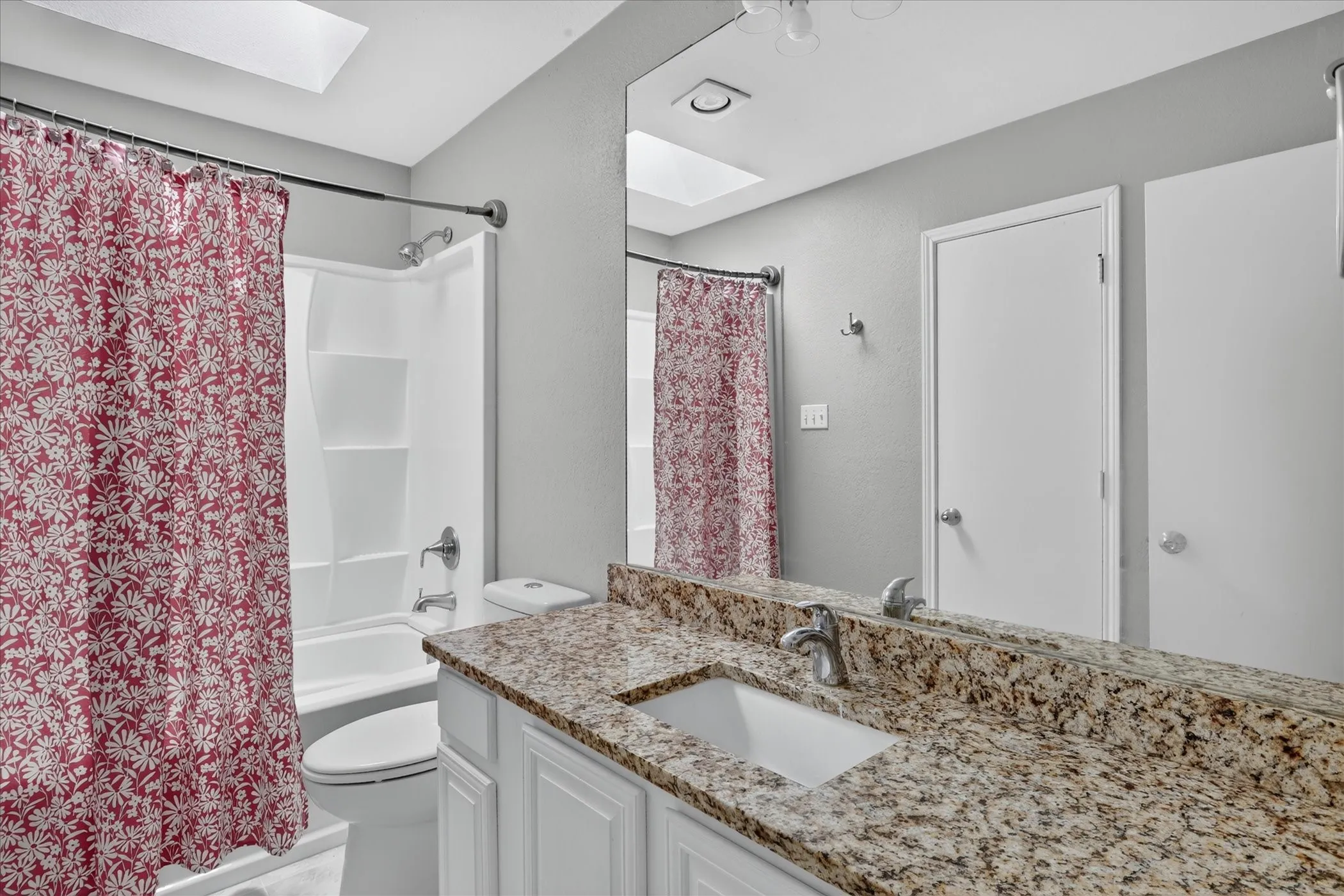 Townhouse For Sale in Tarrant County , 4 Cedar Lane, Bedford, Texas 76021, 2 Bedroom, 2 Bathroom, 2 Garage spaces, 1,609 Sqft, built in 1984, mls#21312976, Real Estate Agent in Bedford, Homes For Sale in Tarrant county, Homes For Sale in Bedford, Realtor in Bedford Texas, Real Estate Brokerage Independent Realty Texas, Luminita Cordes Realtor