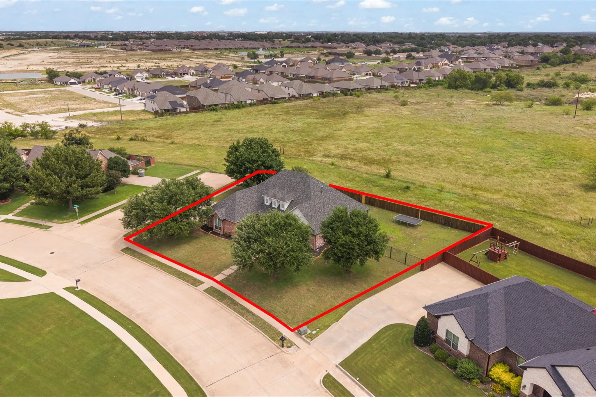 Single Family Residence For Sale in Johnson County , 2211 Nottaway Drive, Cleburne, Texas 76033, 3 Bedroom, 2 Bathroom, 3 Garage spaces, 2,616 Sqft, built in 2007, mls#21312973, Real Estate Agent in Cleburne, Homes For Sale in Johnson county, Homes For Sale in Cleburne, Realtor in Cleburne Texas, Real Estate Brokerage Independent Realty Texas, Luminita Cordes Realtor